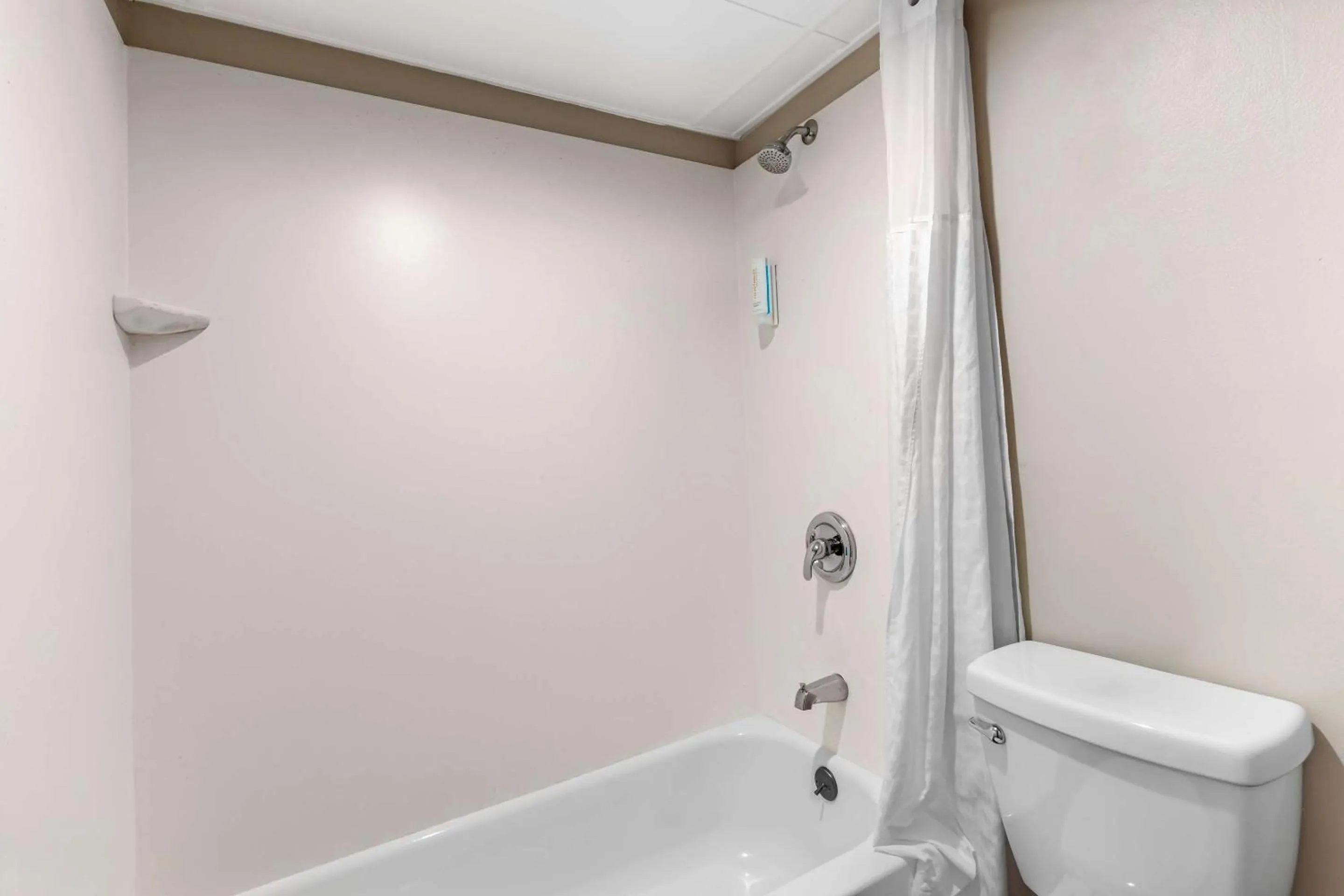 Bedroom in Econo Lodge