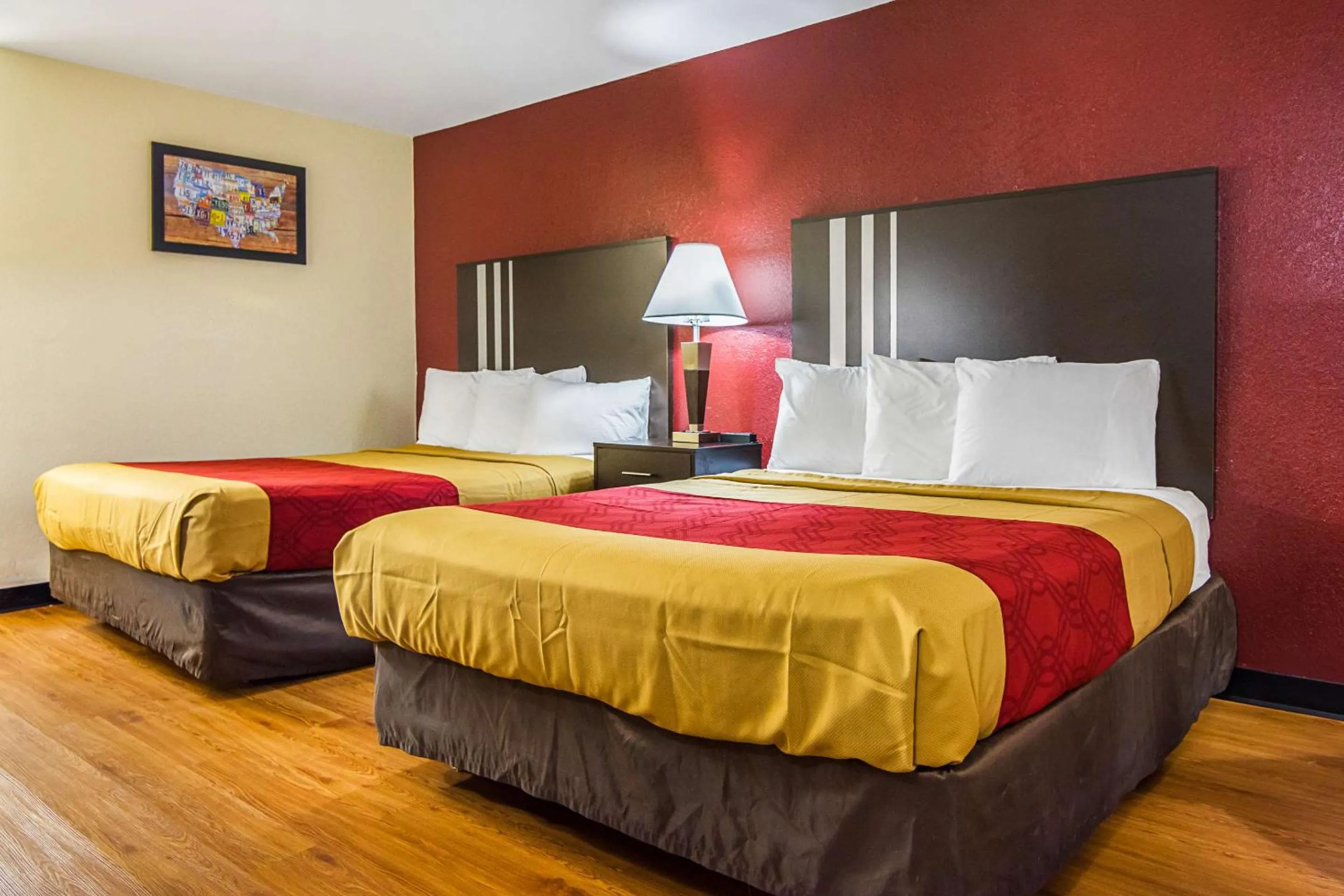 Bedroom, Bed in Econo Lodge Research Triangle Park