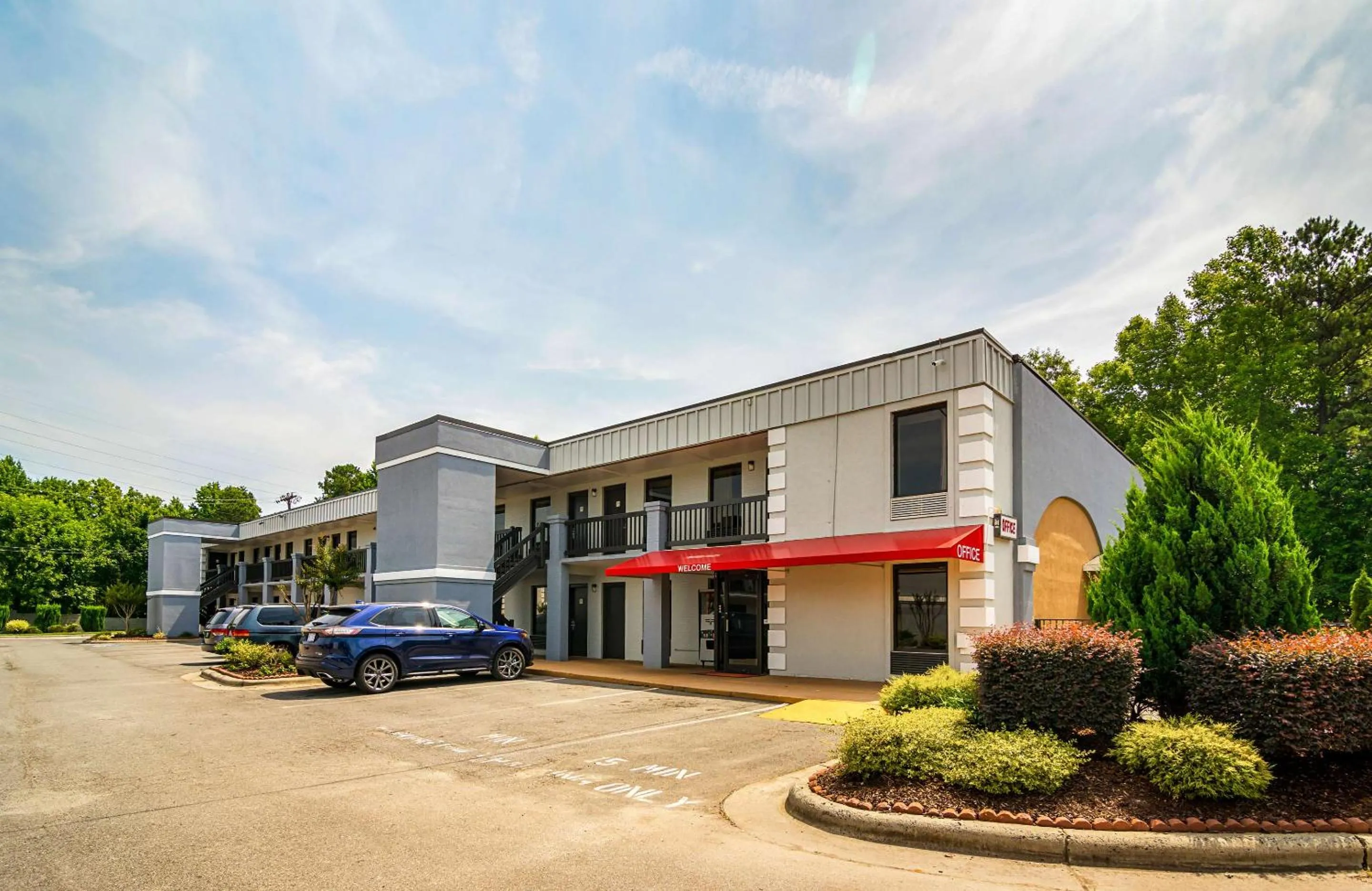 Property building in Econo Lodge Research Triangle Park