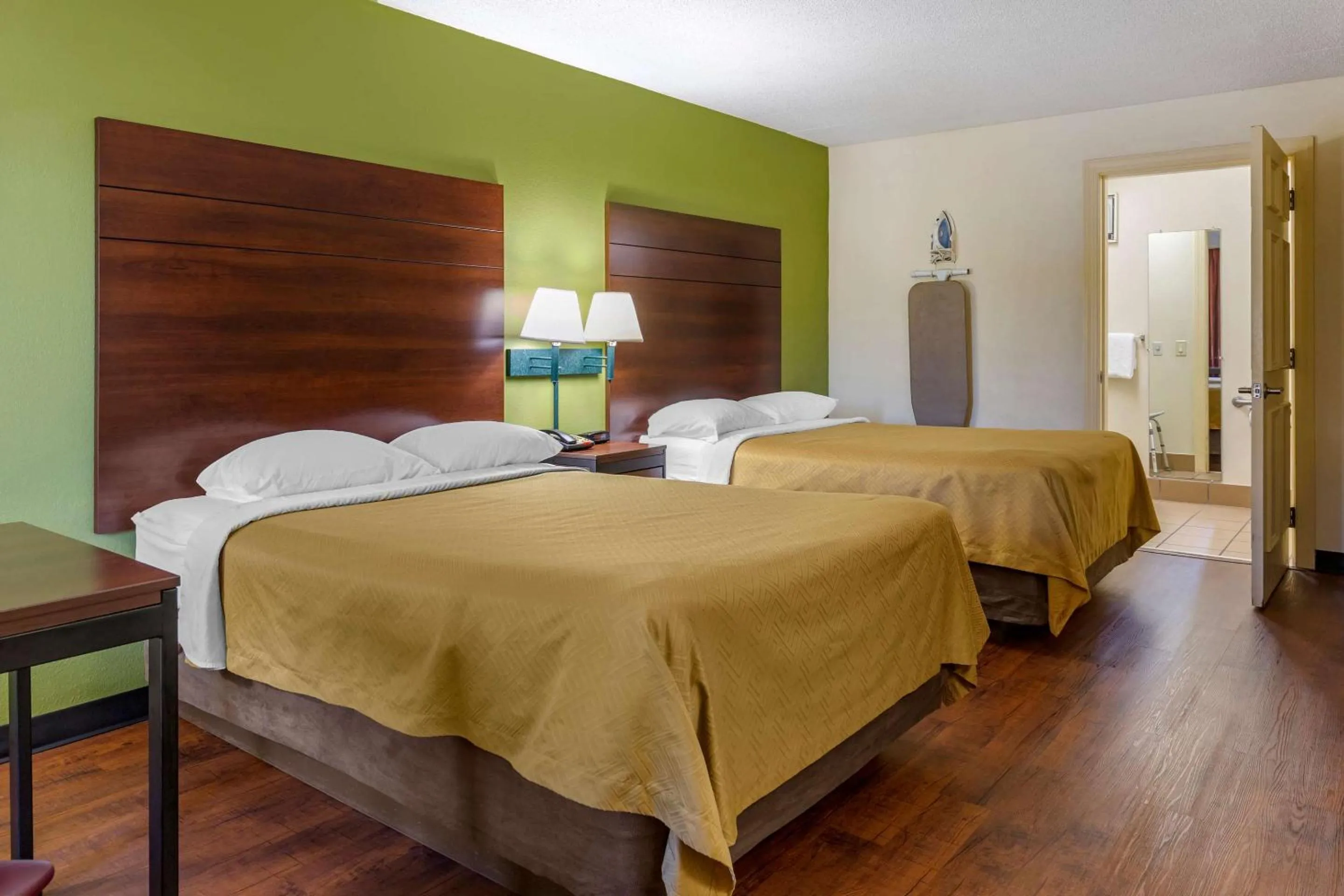 Bedroom, Bed in Econo Lodge Fayetteville I-95