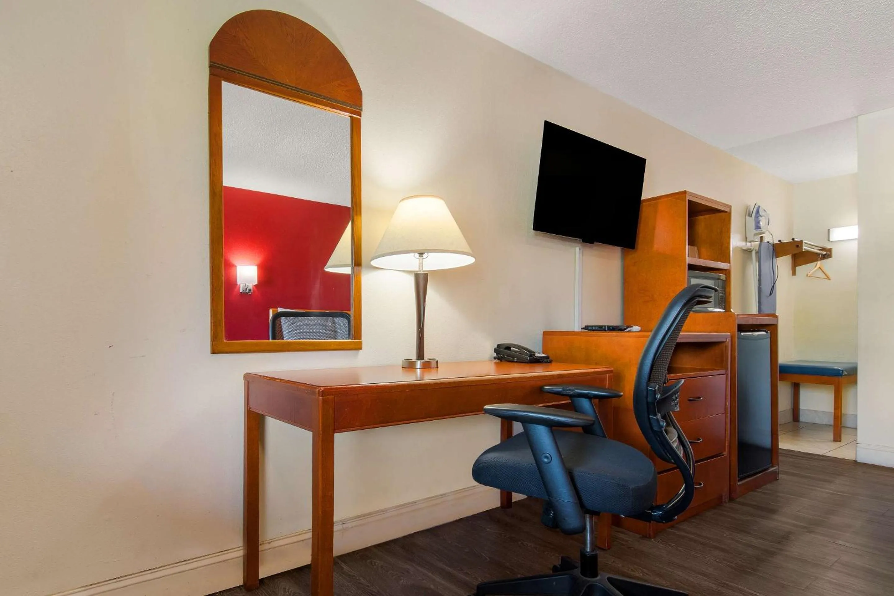 Bedroom in Econo Lodge Goldsboro Hwy 70