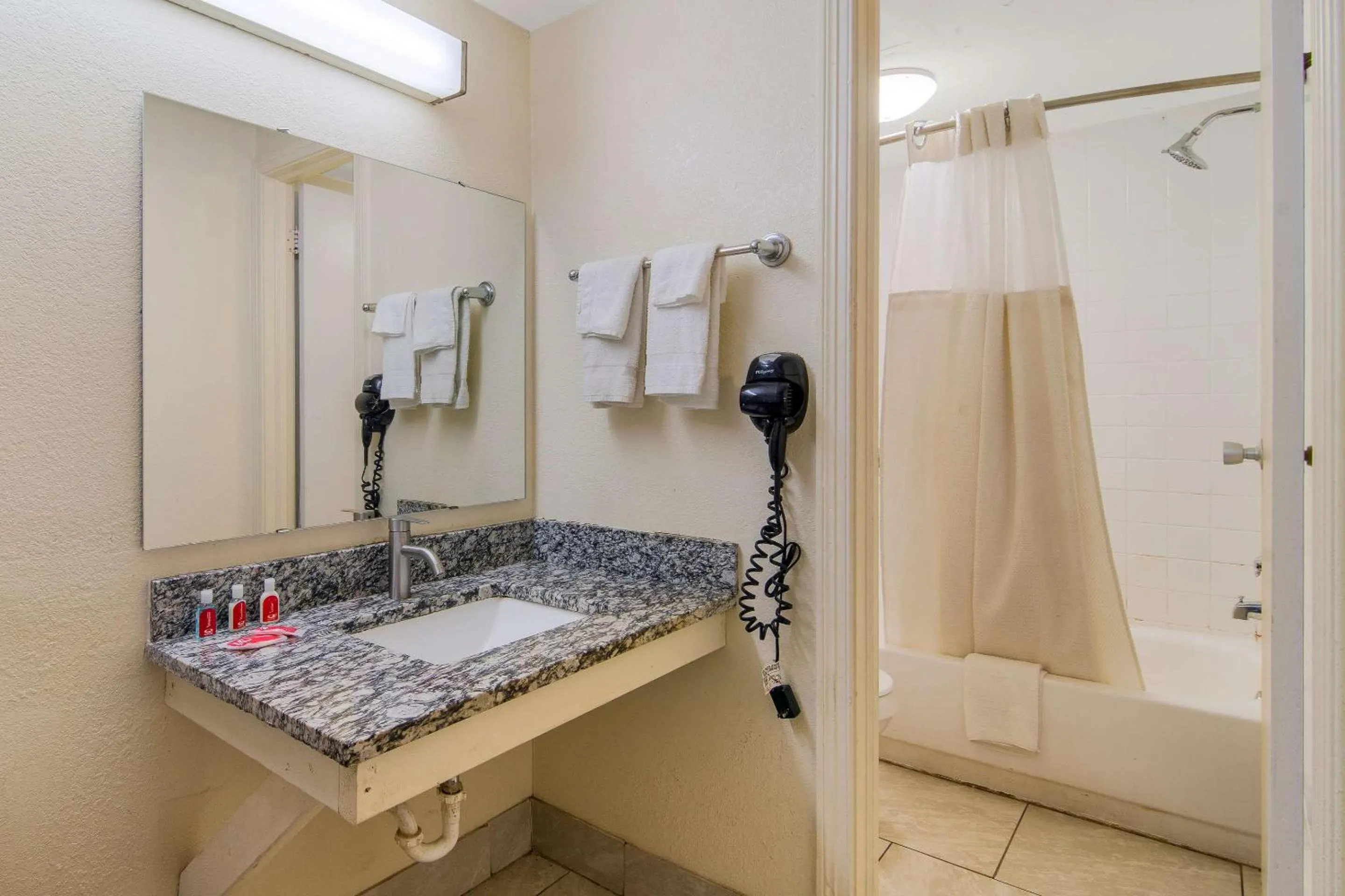 Bedroom in Econo Lodge Goldsboro Hwy 70