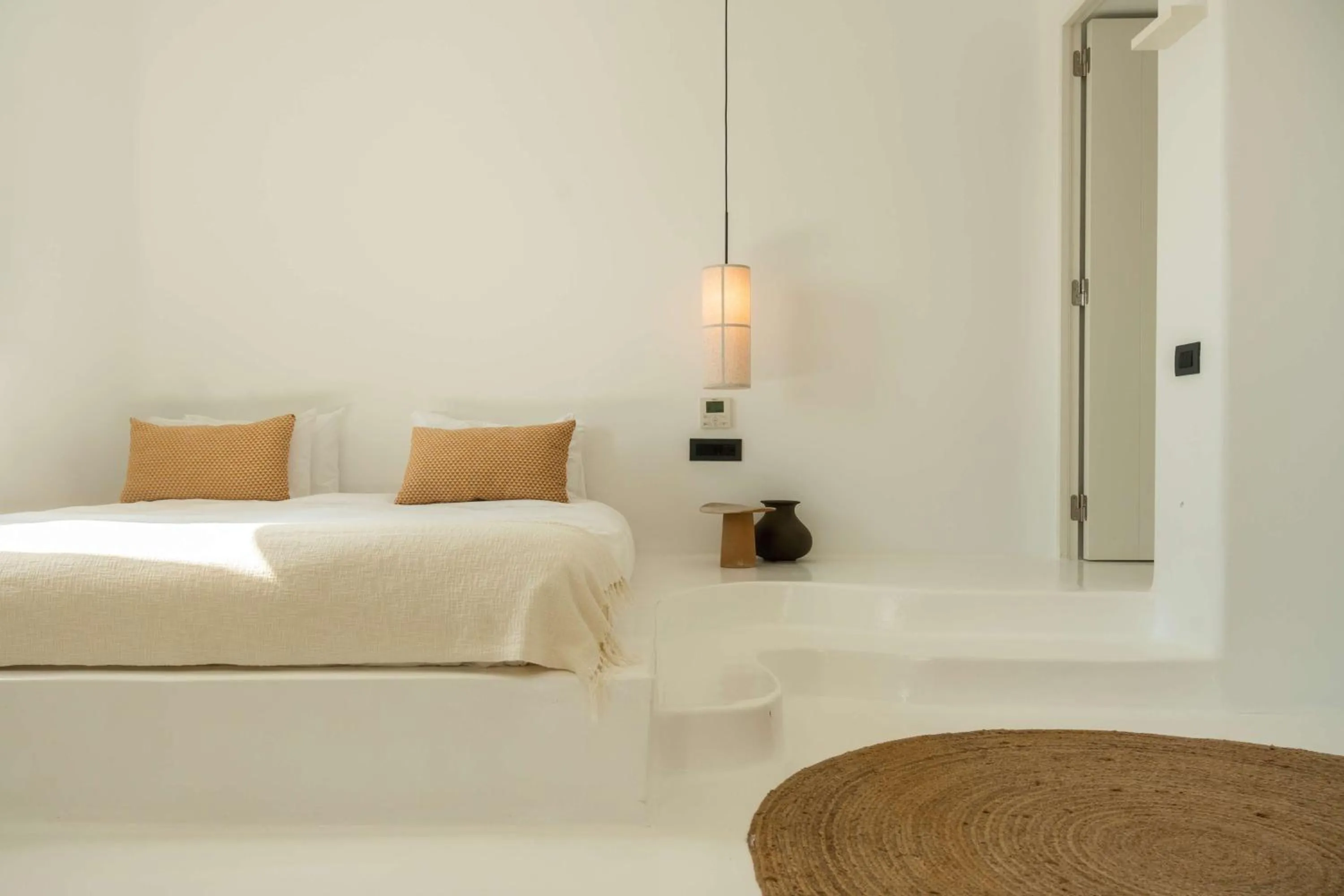 Photo of the whole room in Nobu Hotel Santorini