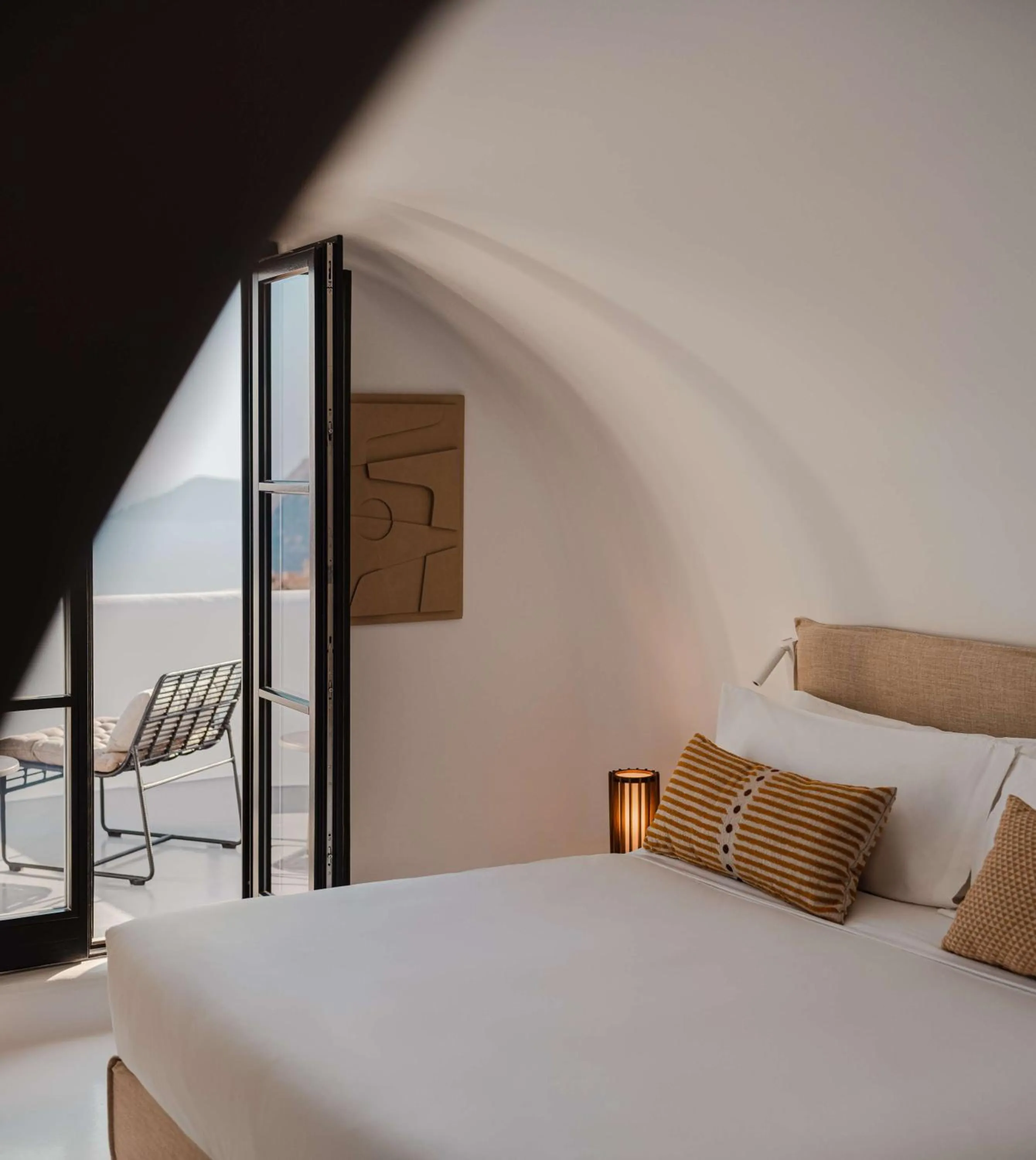 Photo of the whole room in Nobu Hotel Santorini