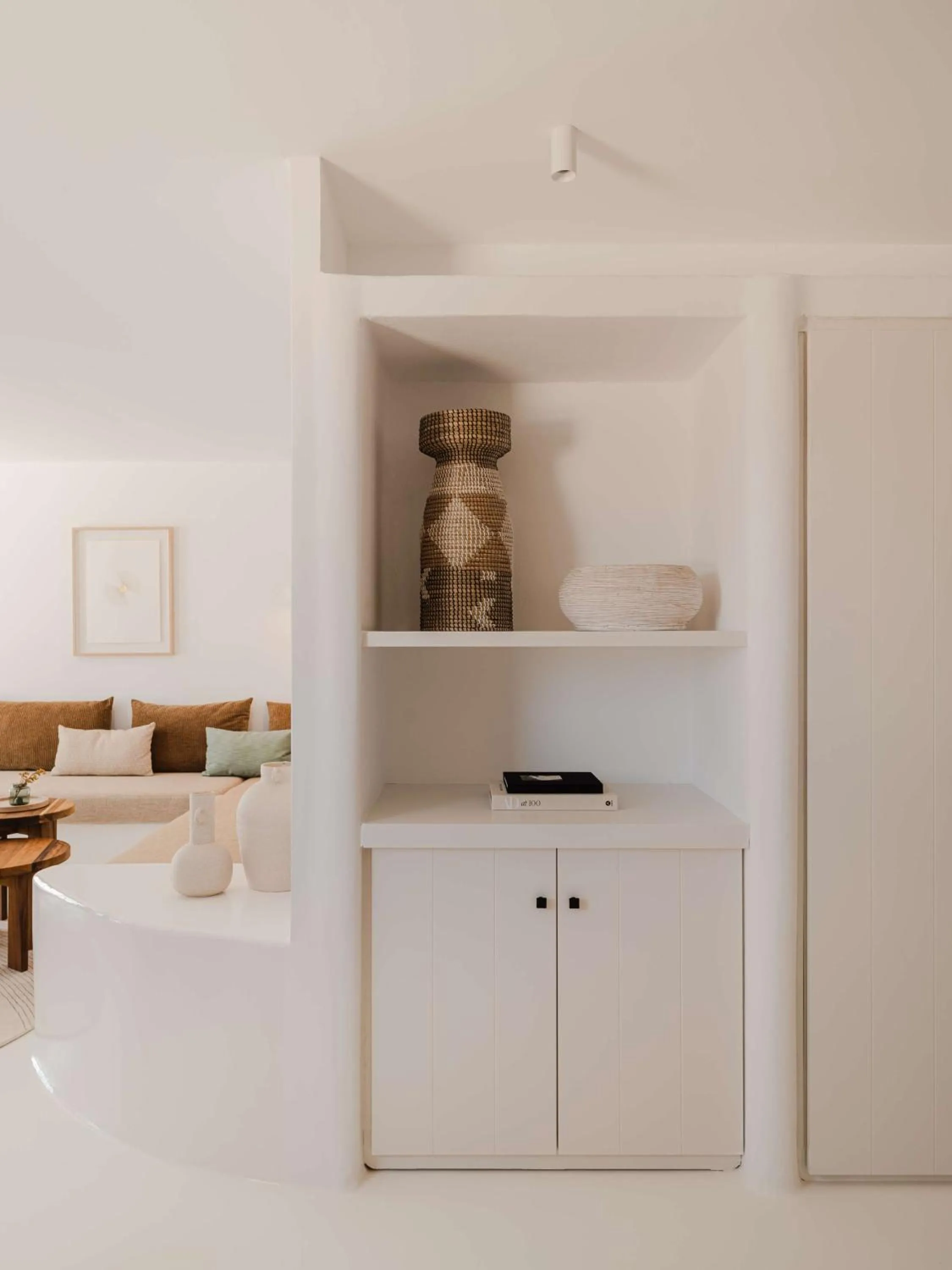 Photo of the whole room in Nobu Hotel Santorini