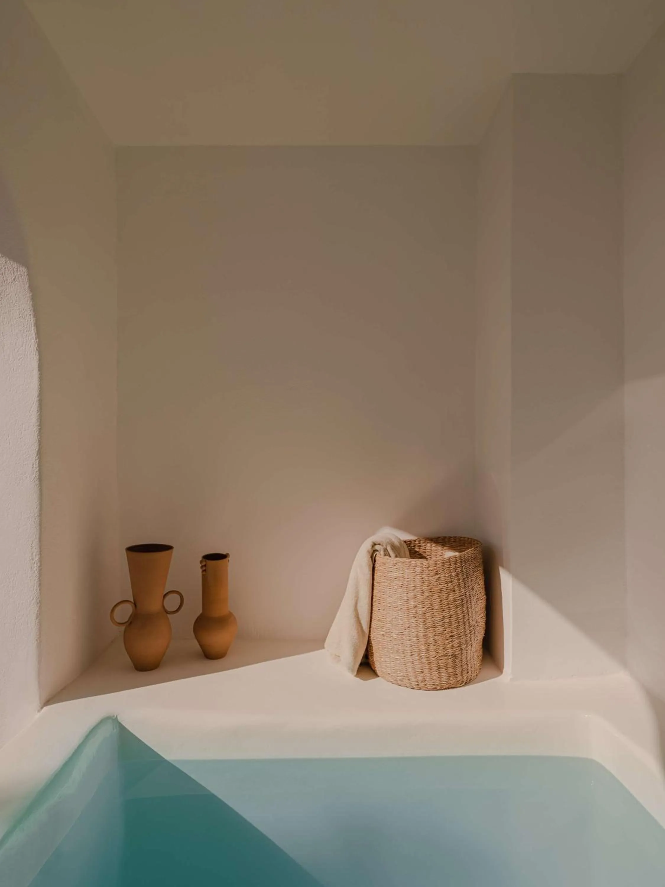 Photo of the whole room in Nobu Hotel Santorini