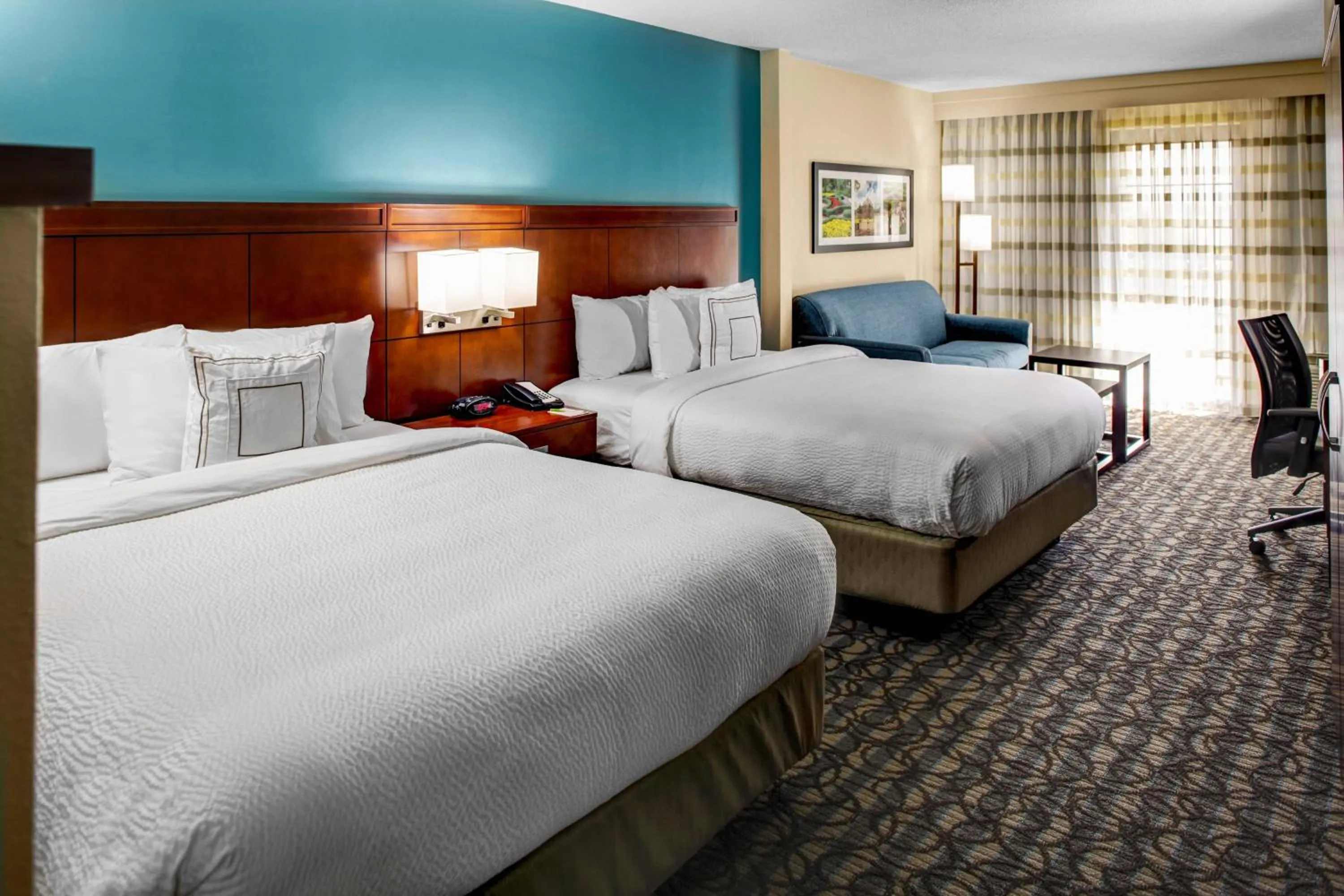 Photo of the whole room, Bed in Courtyard by Marriott New Bern