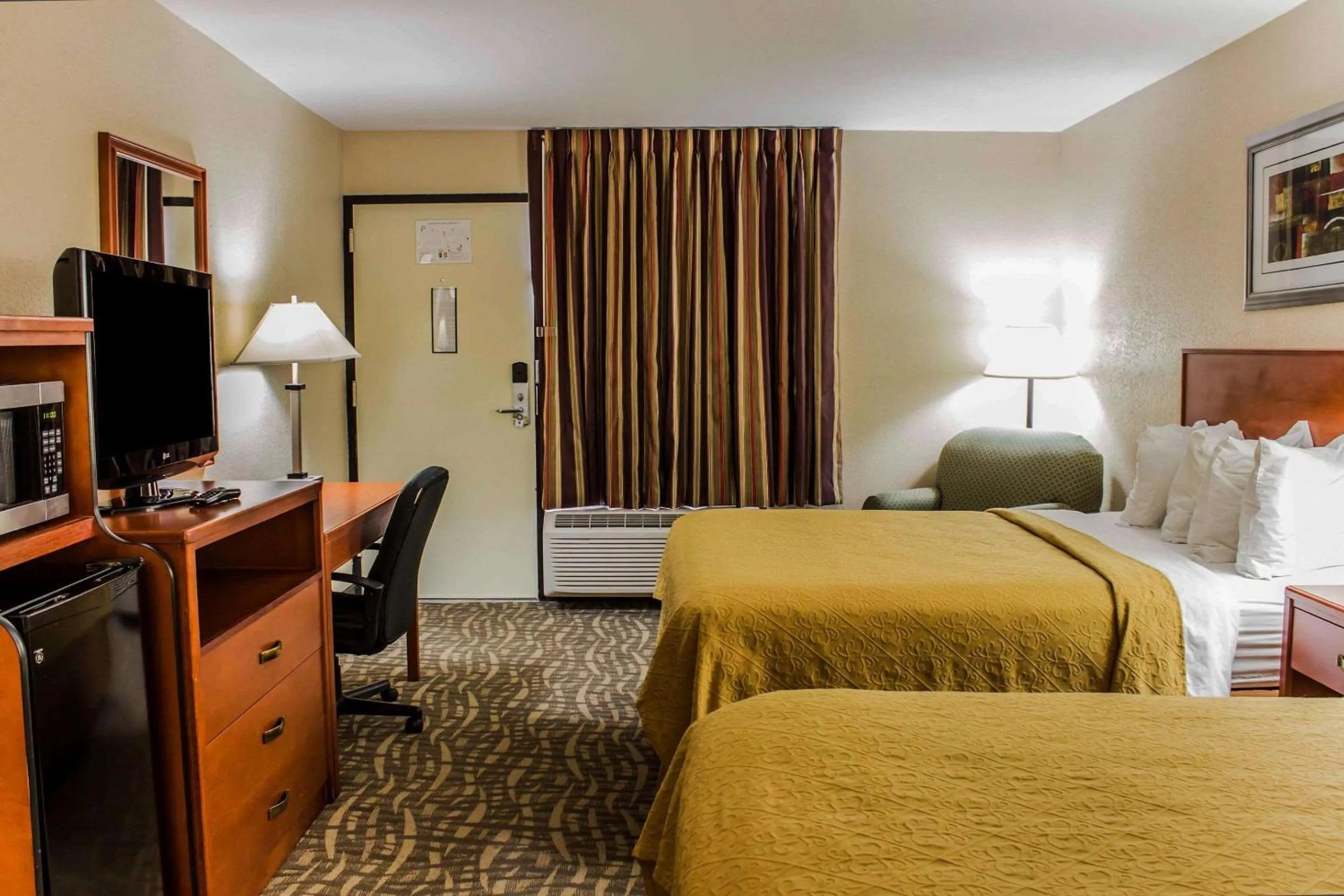 Bedroom, Bed in Quality Inn Kinston Hwy 70