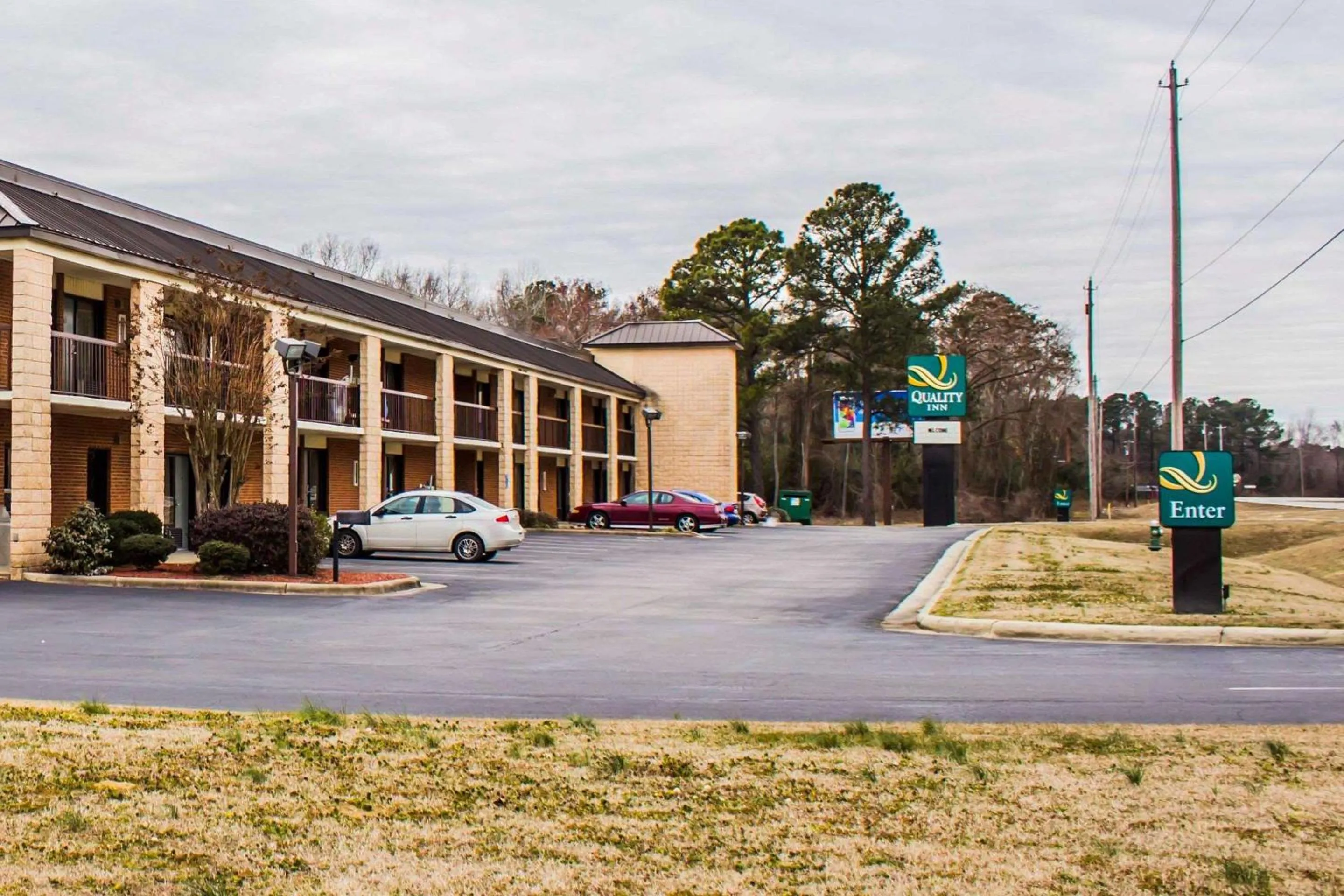 Property building in Quality Inn Kinston Hwy 70