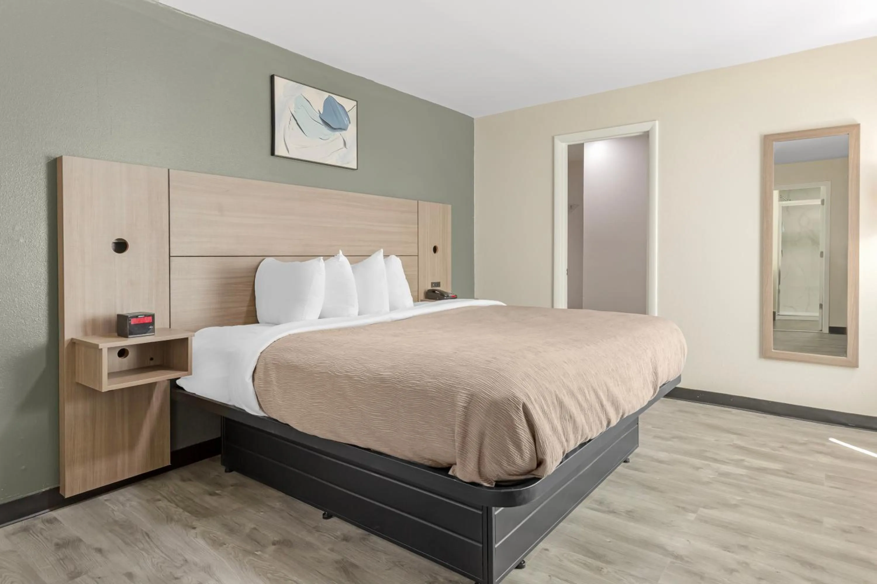 Bed in Quality Inn Washington NC