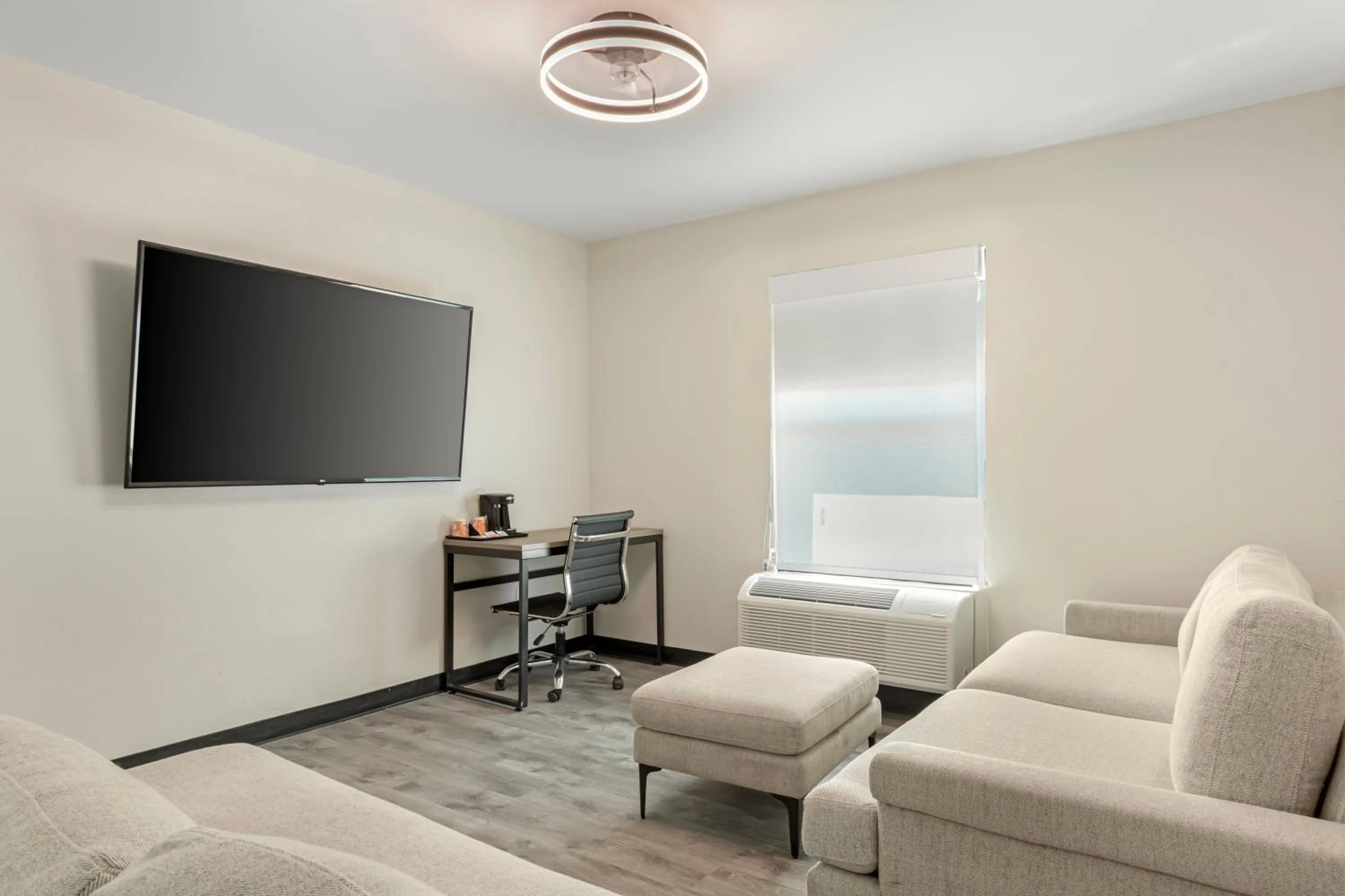 Seating area in Quality Inn Washington NC