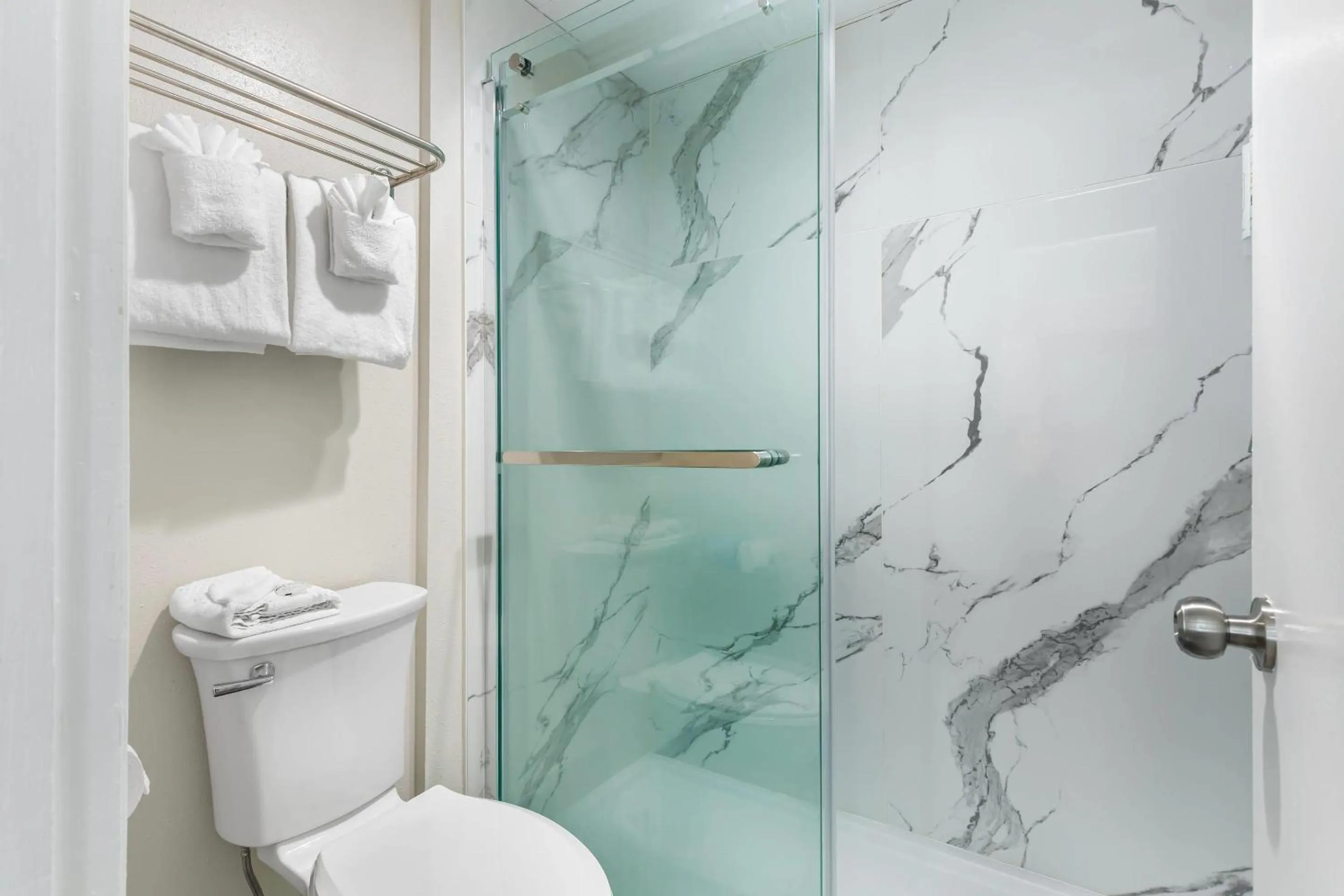 Bedroom in Quality Inn Washington NC