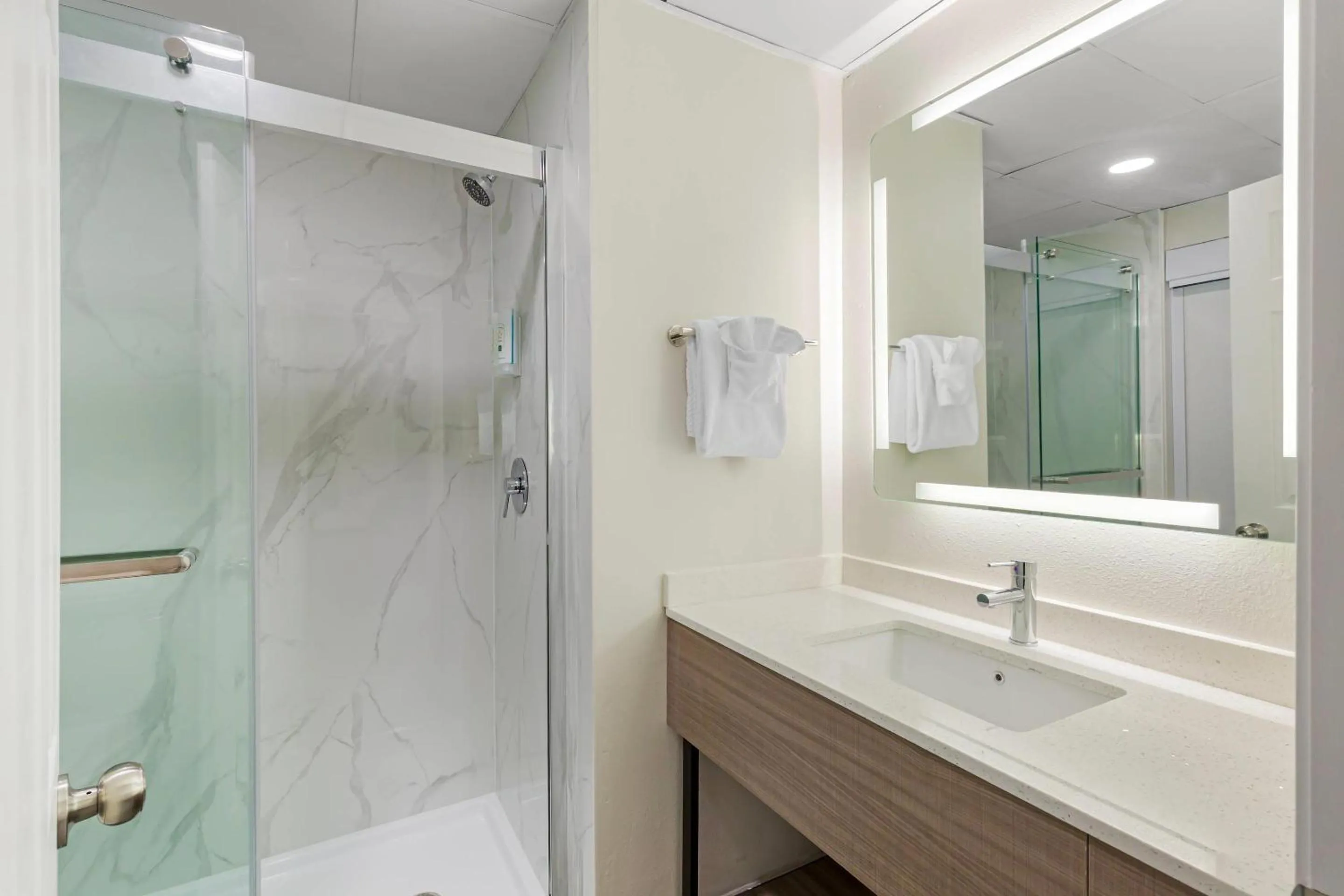 Bedroom in Quality Inn Washington NC