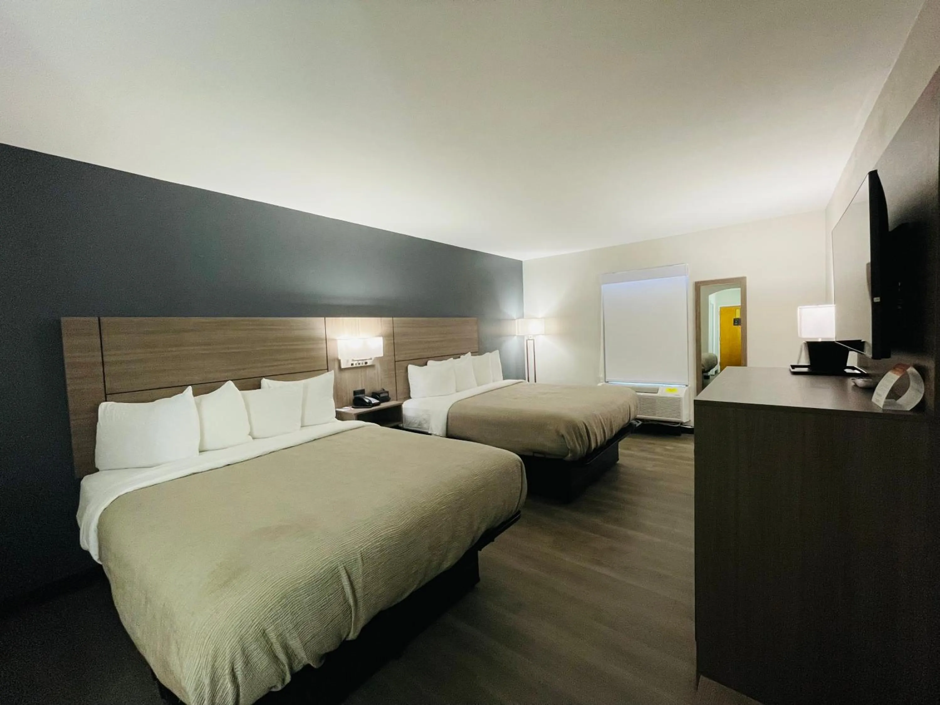 Bed in Quality Inn Washington NC