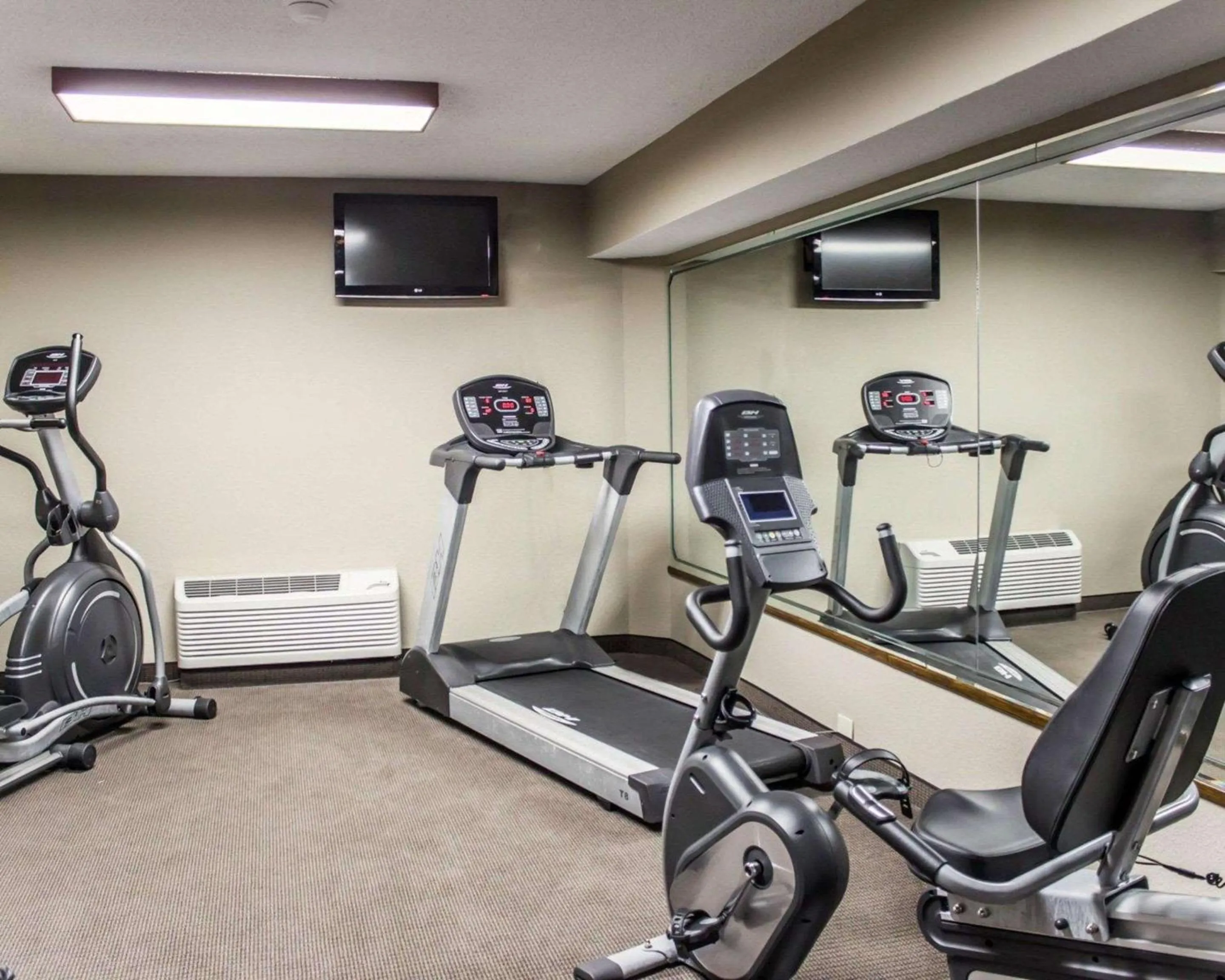 Fitness centre/facilities in Sleep Inn & Suites Spring Lake - Fayetteville Near Fort Liberty