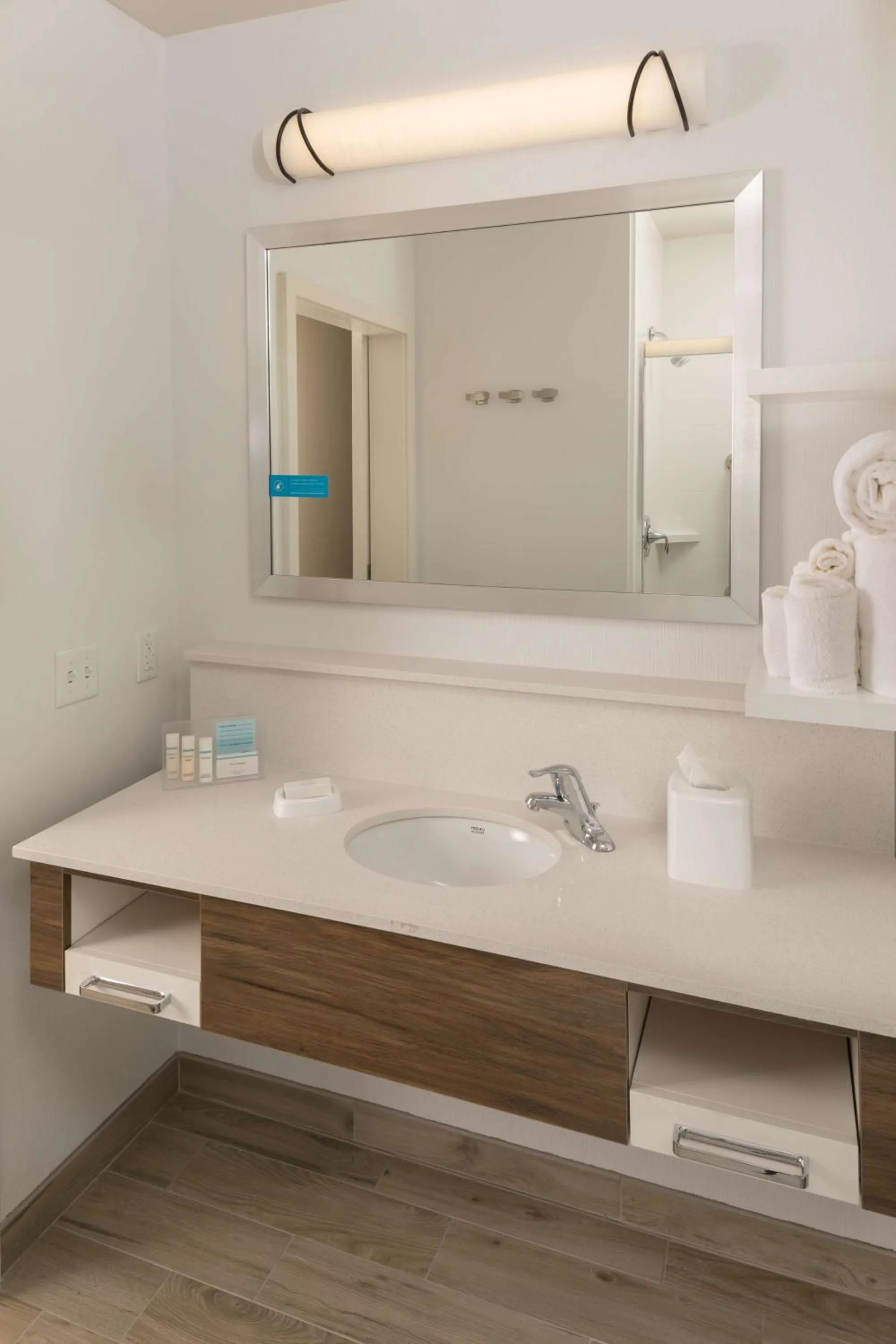 Bed in Hampton Inn & Suites-Asheville Biltmore Village, NC