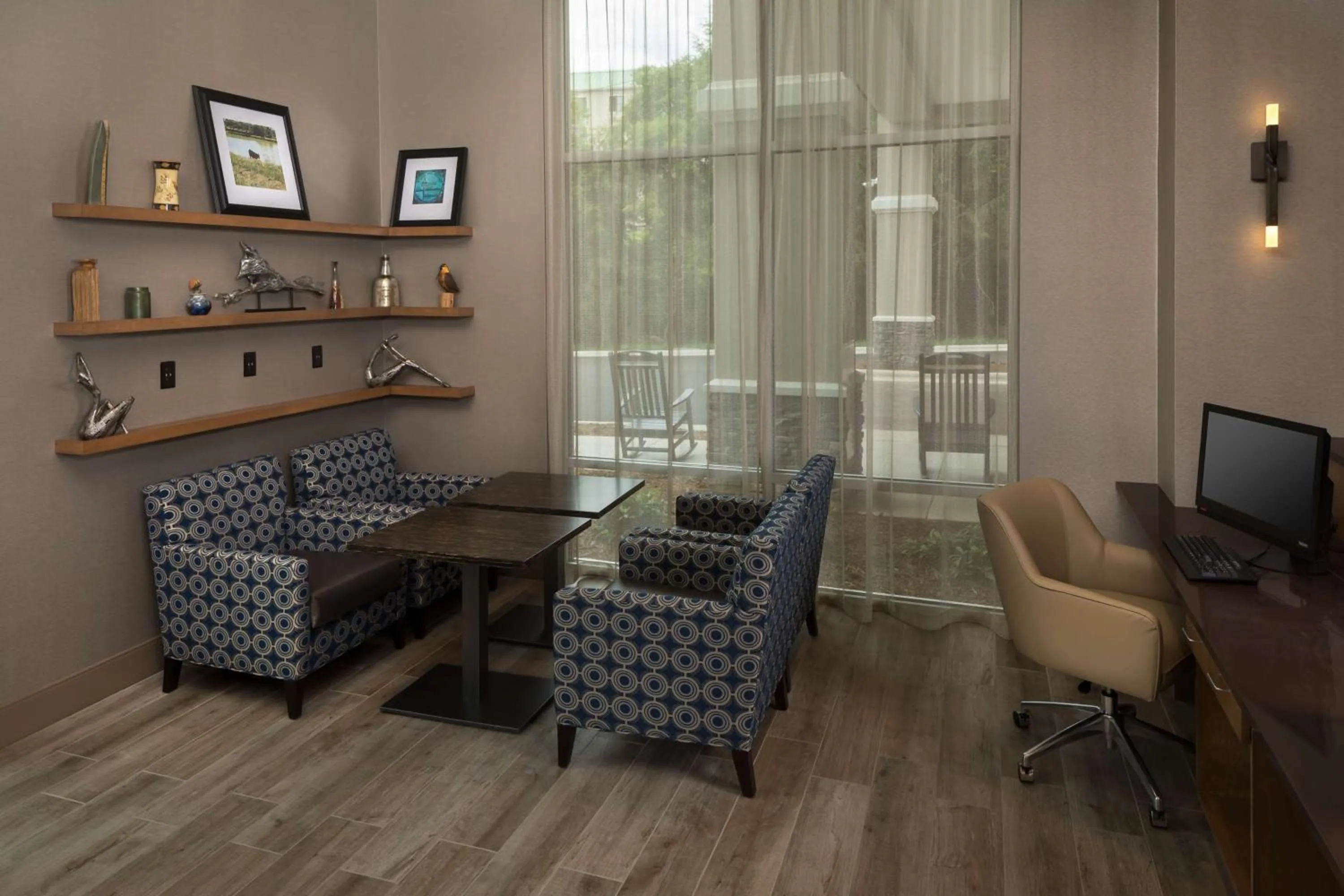 Business facilities in Hampton Inn & Suites-Asheville Biltmore Village, NC