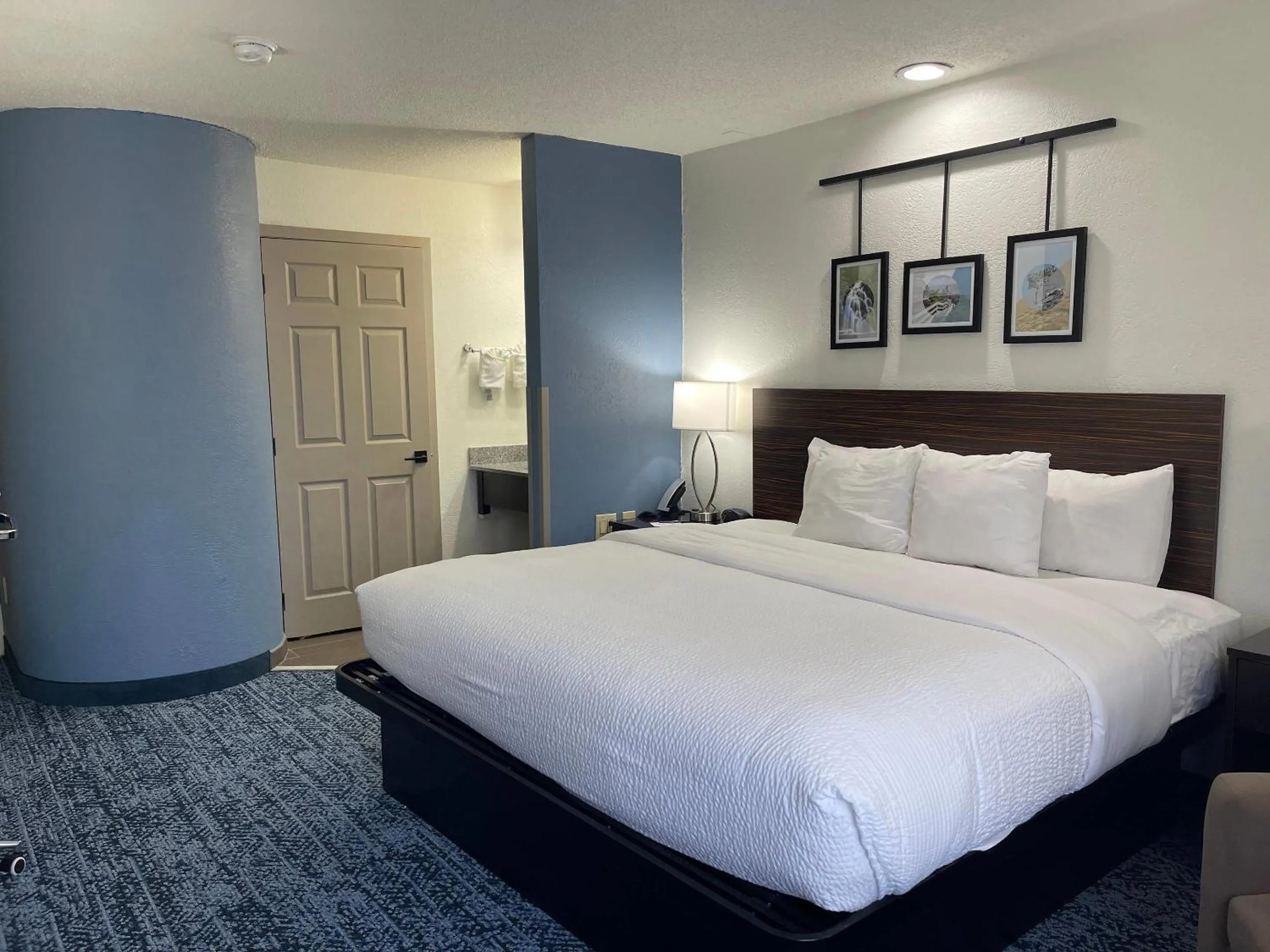 Bedroom, Bed in Sleep Inn Hanes Mall