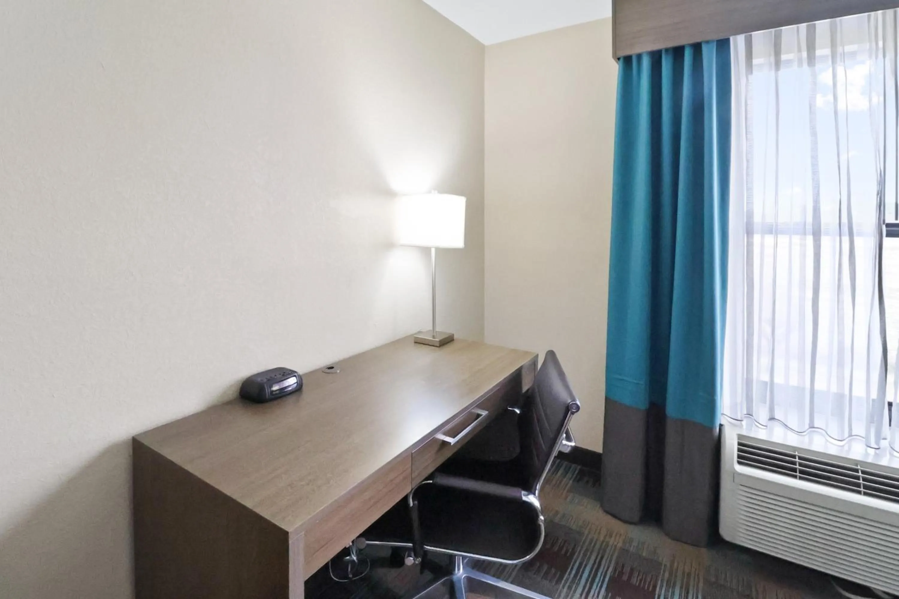 Bedroom in Comfort Inn Dunn near I-95