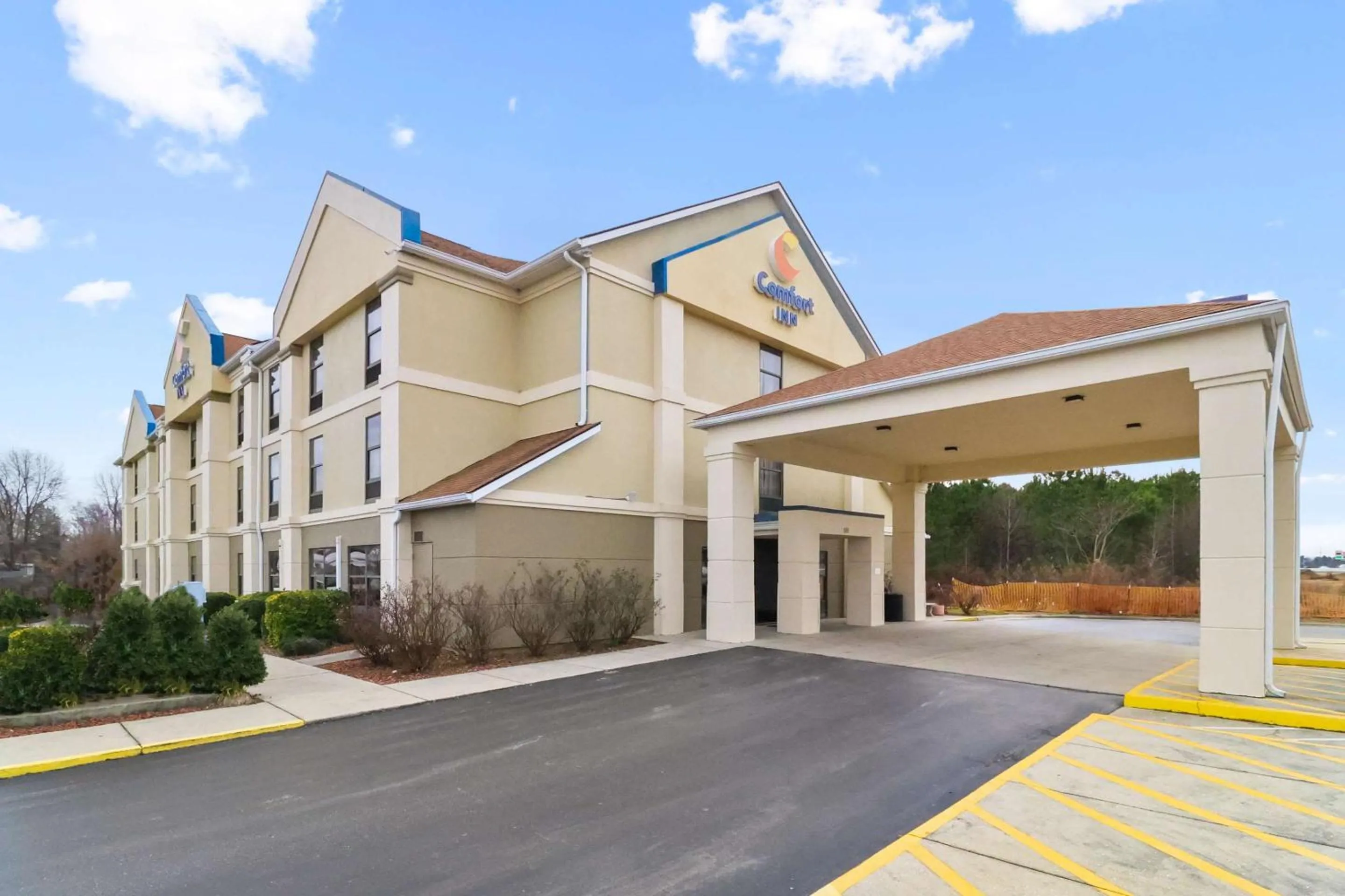Property building in Comfort Inn Dunn near I-95