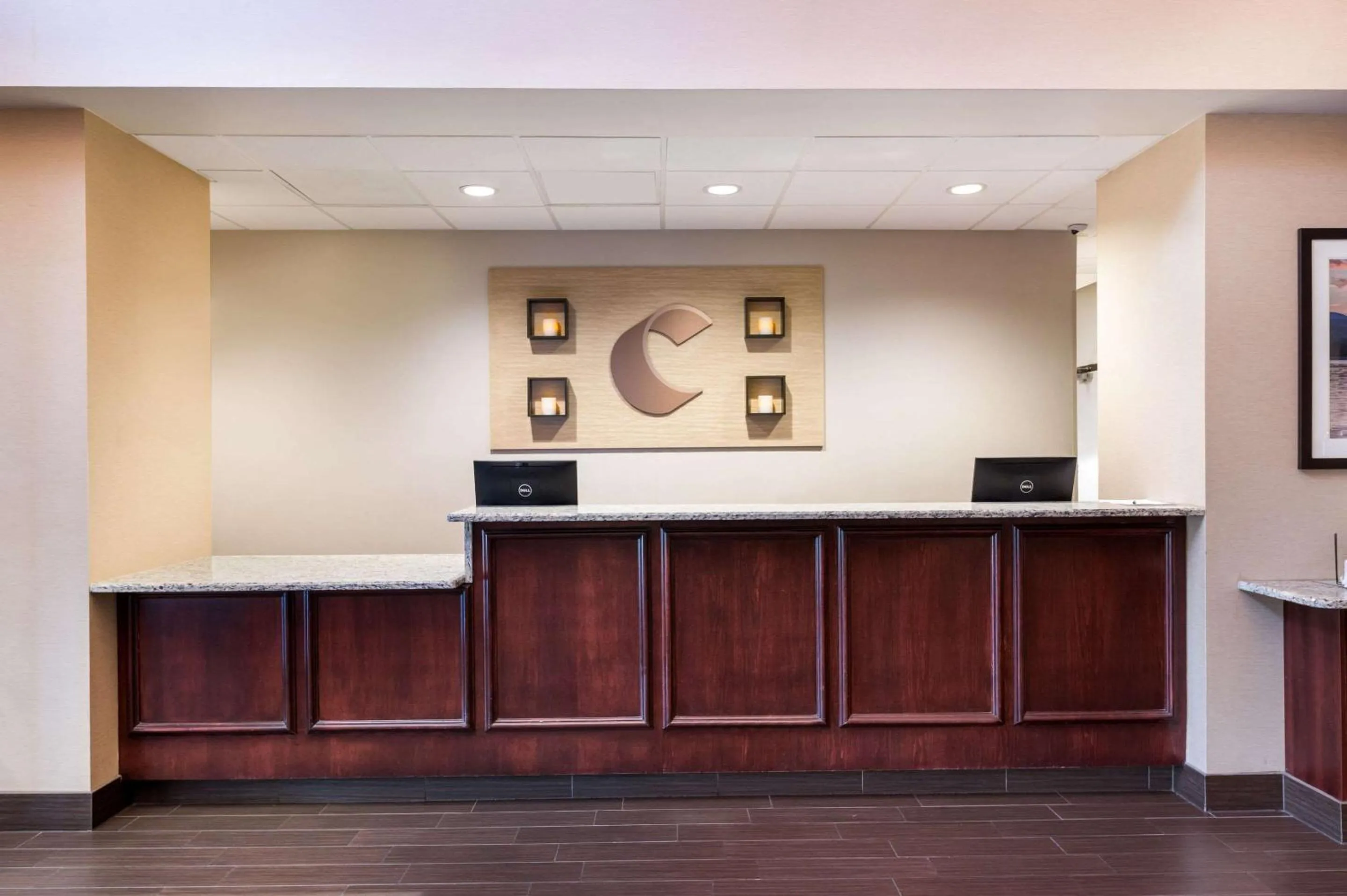 Lobby or reception in Comfort Suites Northlake