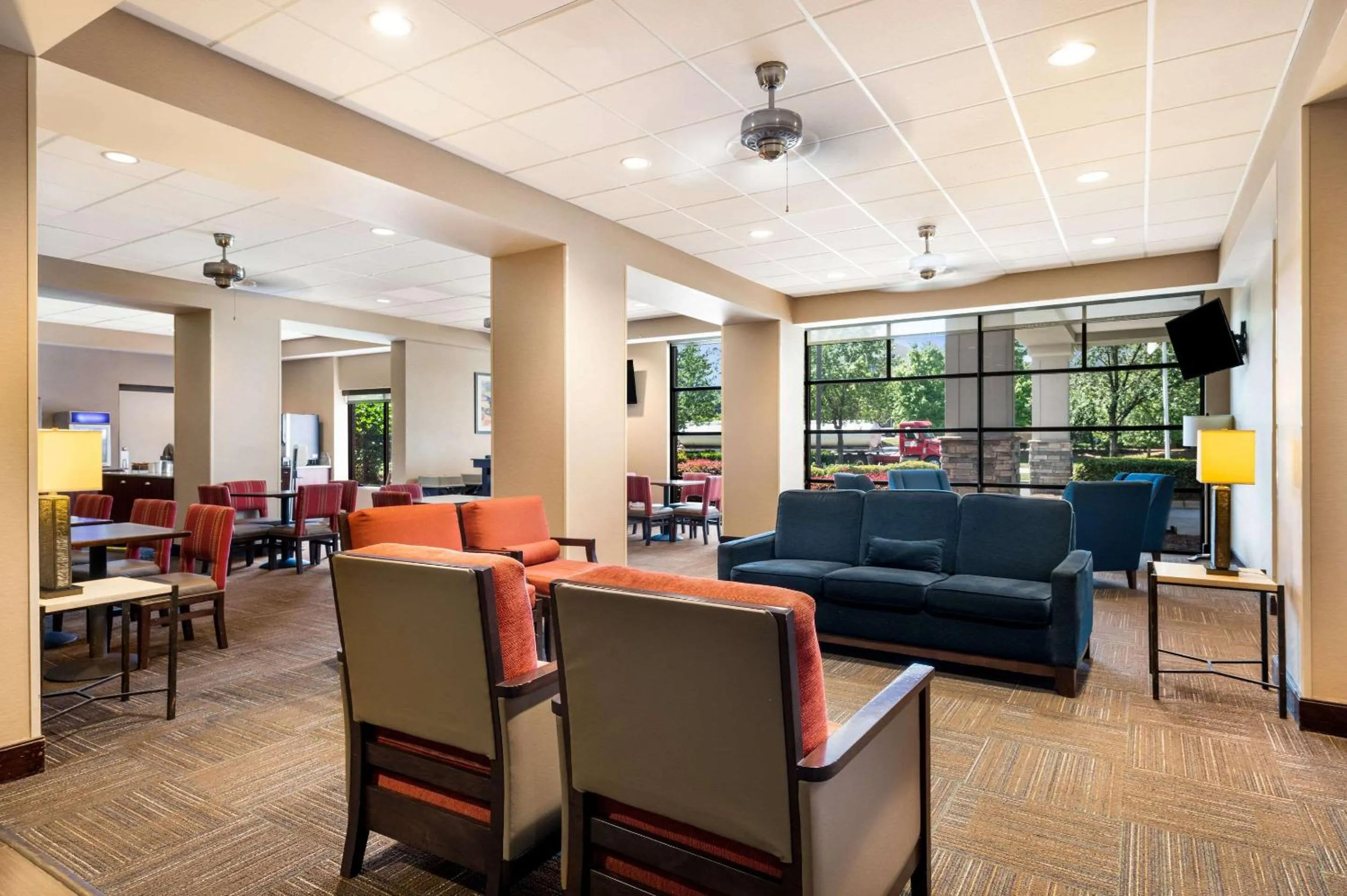 Lobby or reception in Comfort Suites Northlake