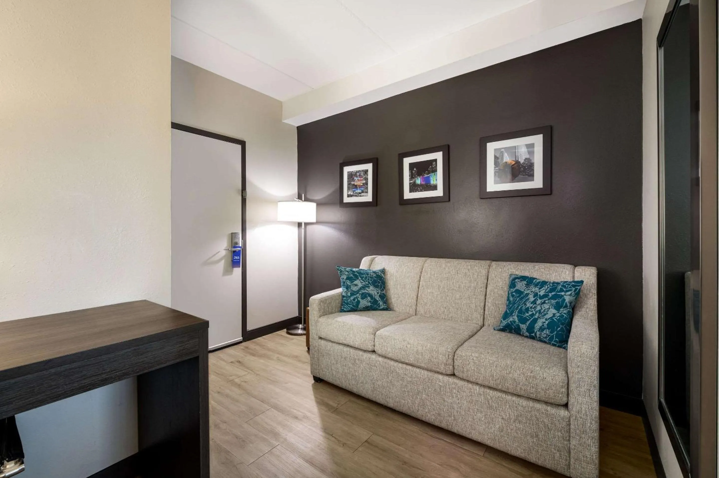 Bedroom in Comfort Suites Northlake