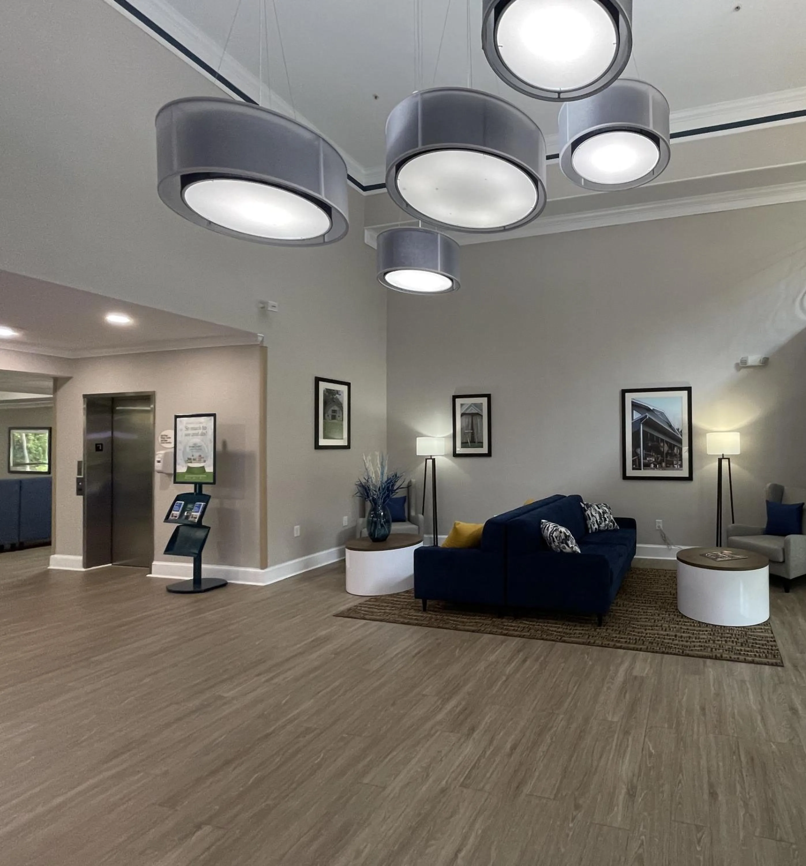 Seating area in Comfort Suites Salisbury I-85