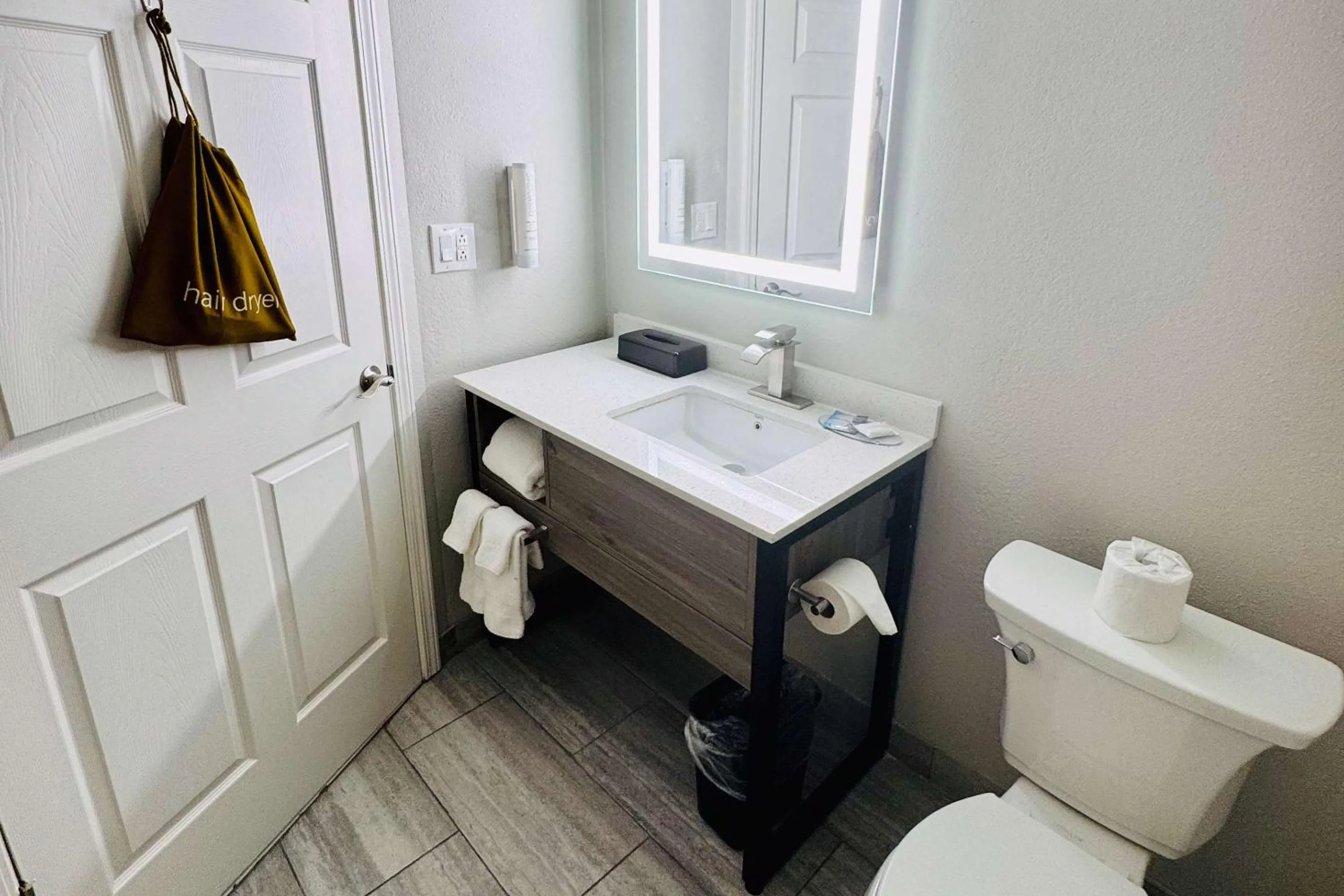 Bedroom in Clarion Pointe Albemarle