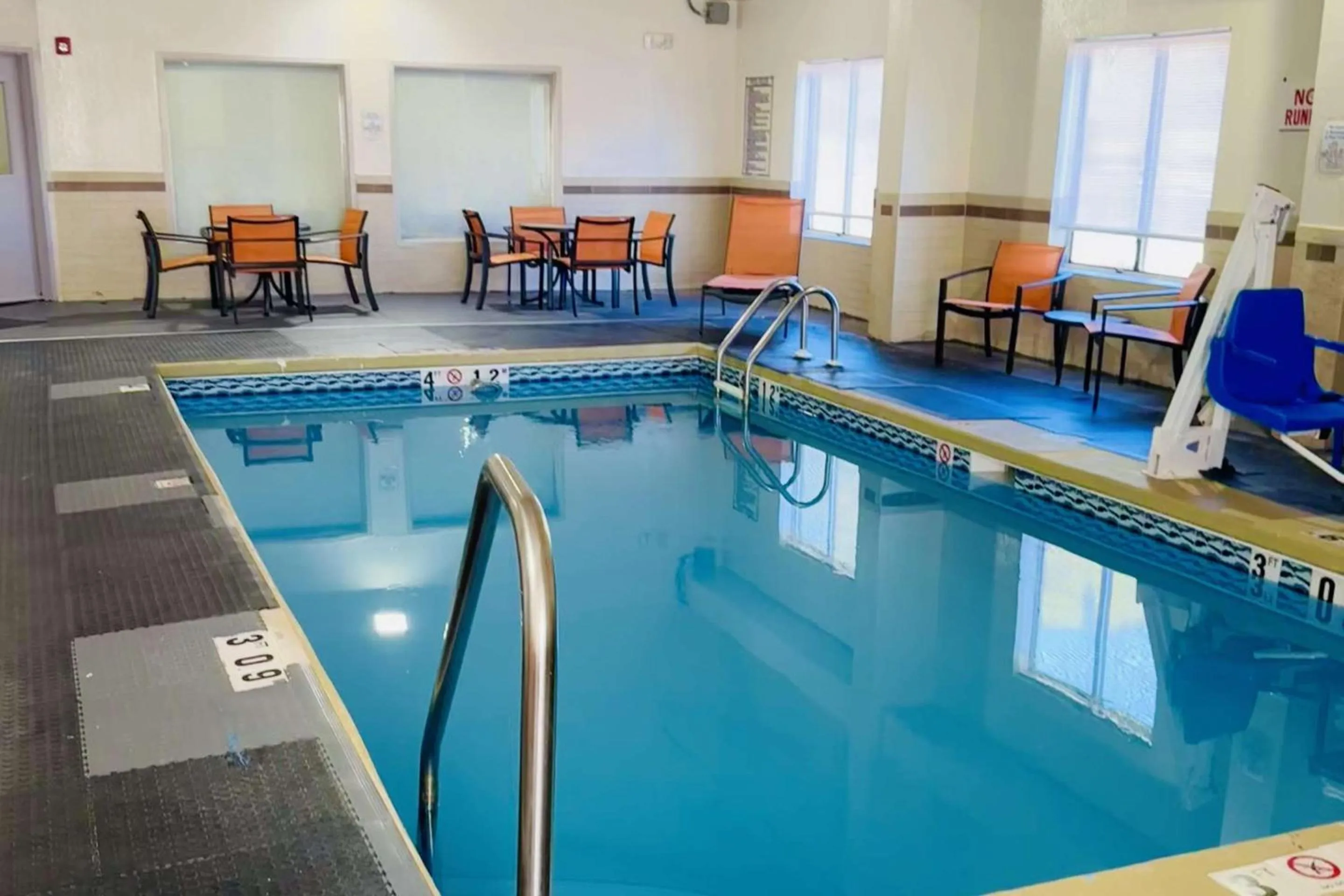 Swimming pool in Clarion Pointe Albemarle