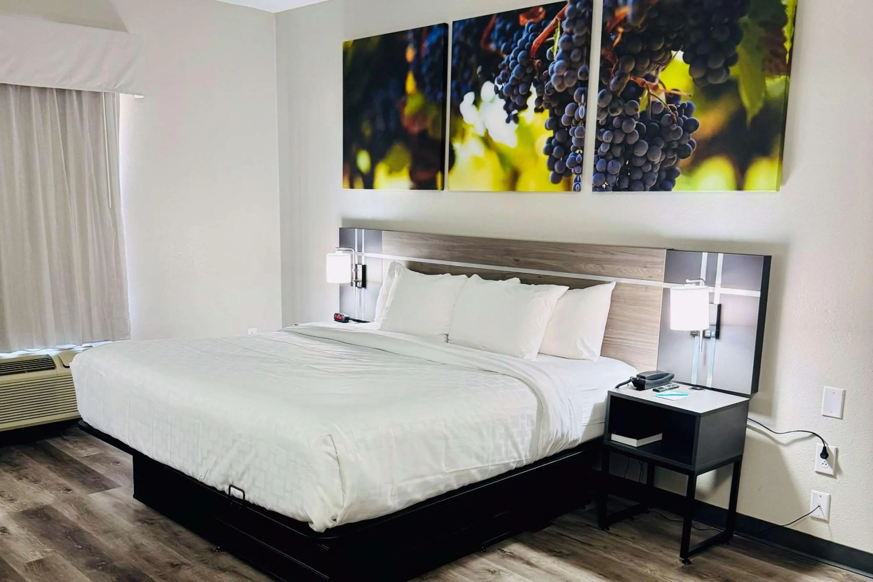 Bedroom, Bed in Clarion Pointe Albemarle