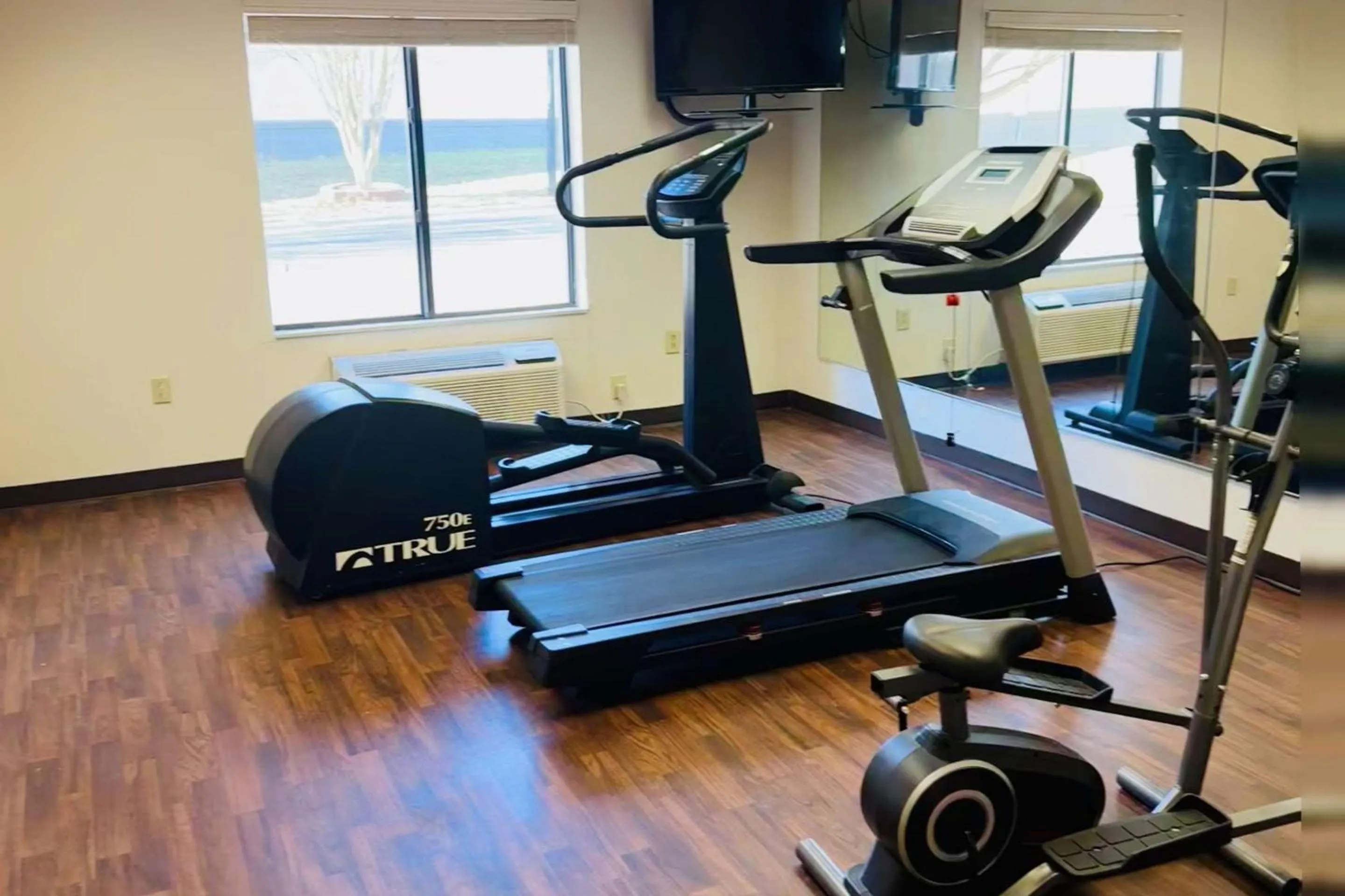 Fitness centre/facilities in Clarion Pointe Albemarle