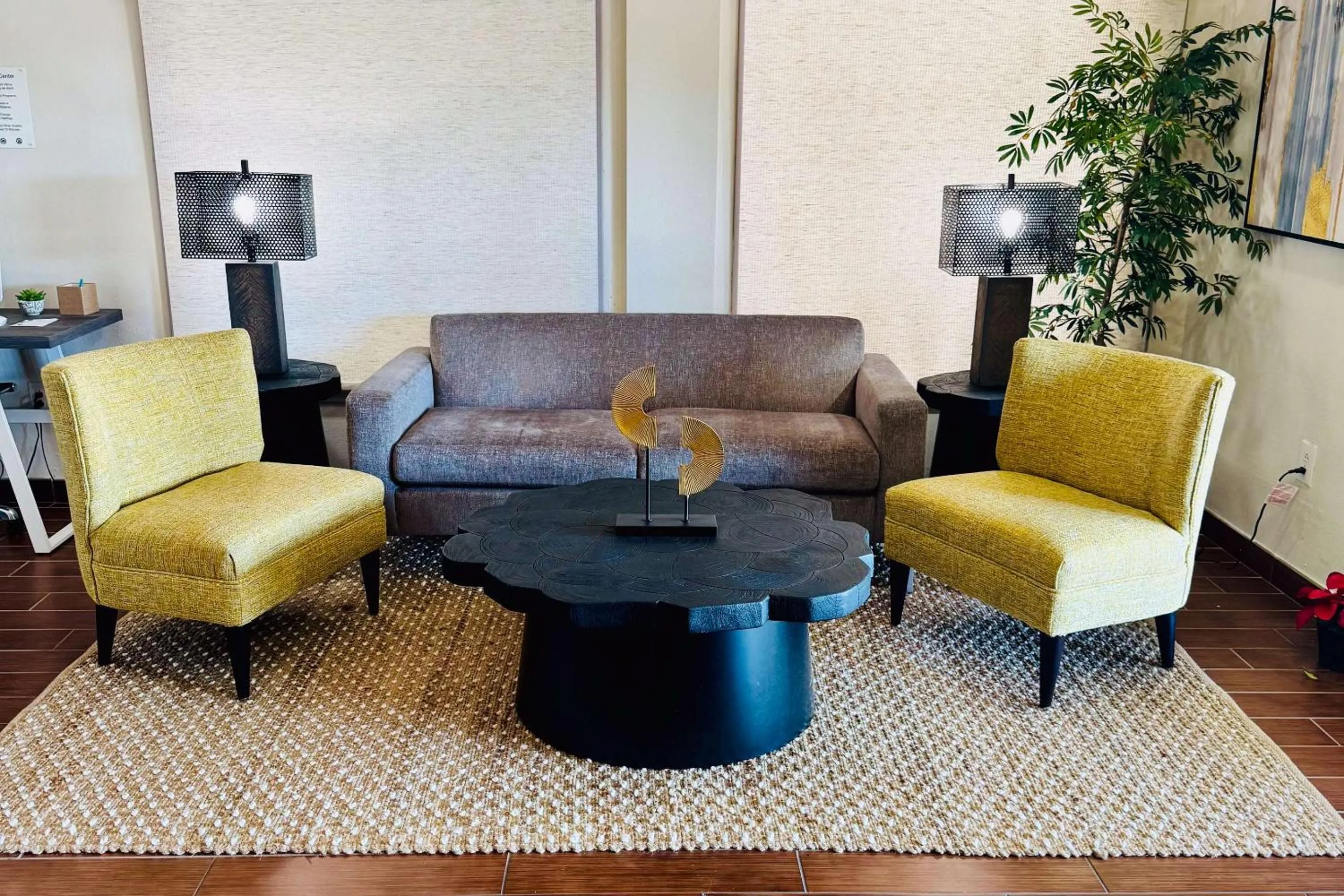 Lobby or reception in Clarion Pointe Albemarle