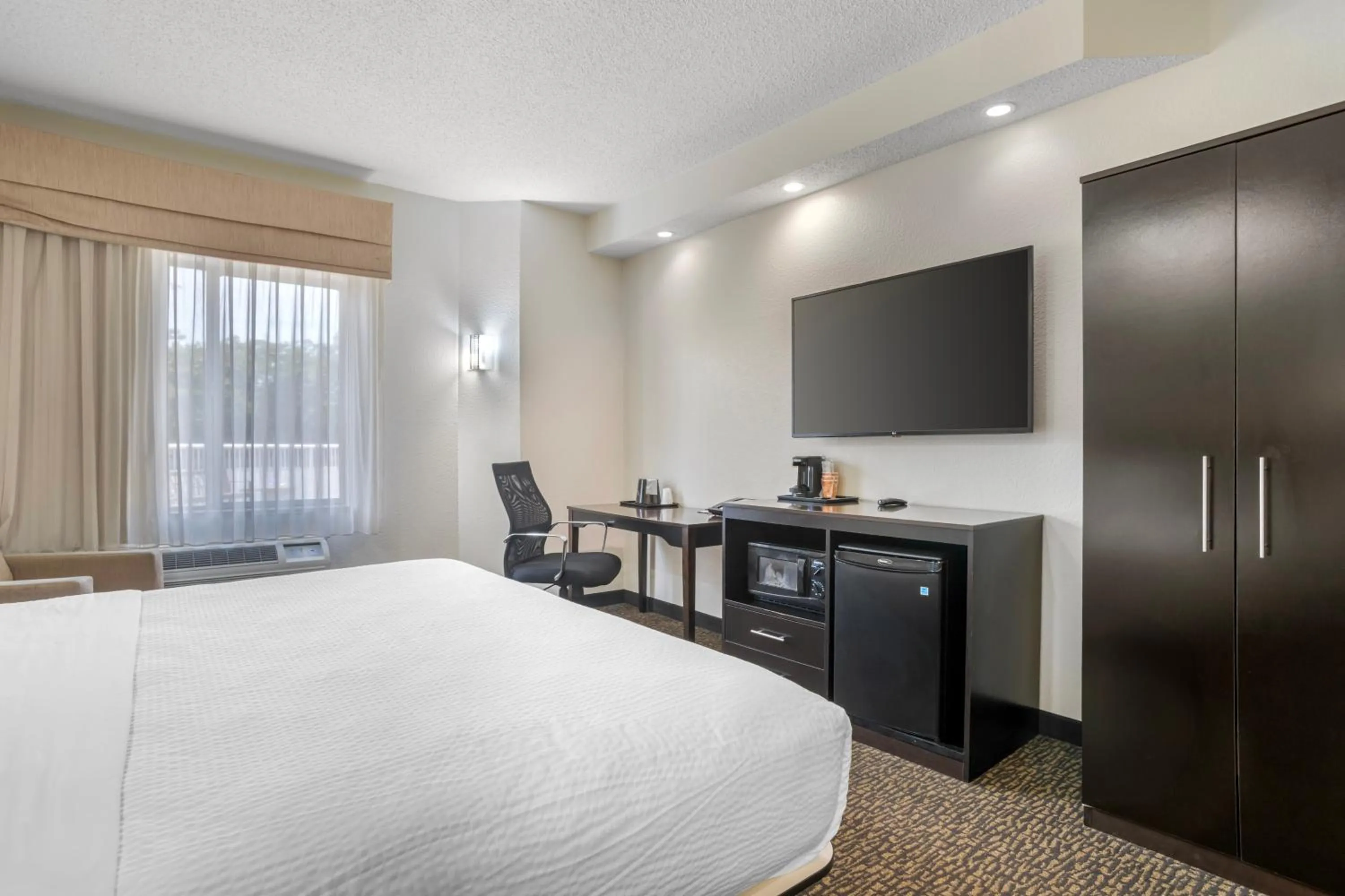 Bedroom, Bed in Sleep Inn & Suites at Concord Mills