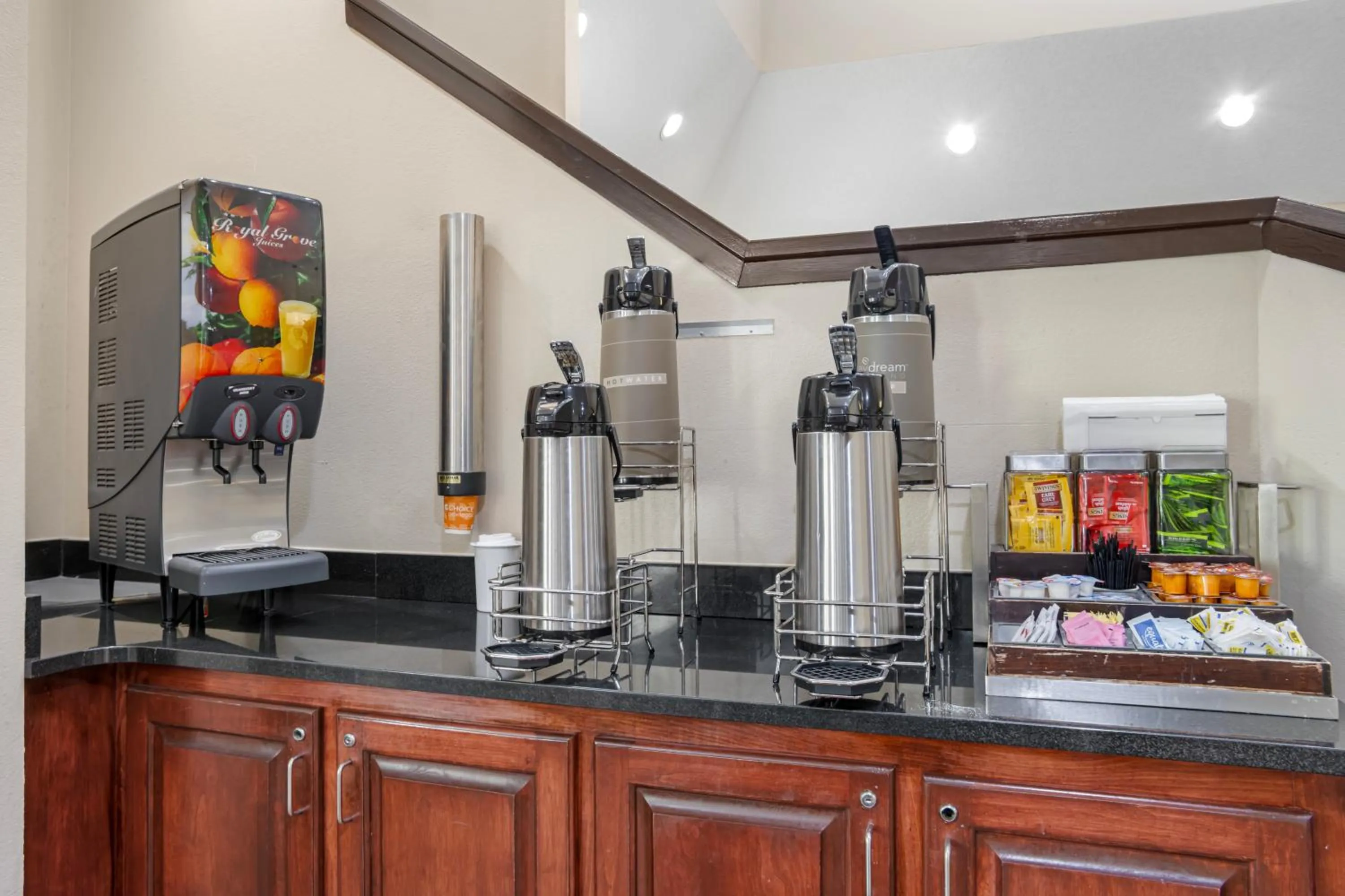 Restaurant/places to eat in Sleep Inn & Suites at Concord Mills