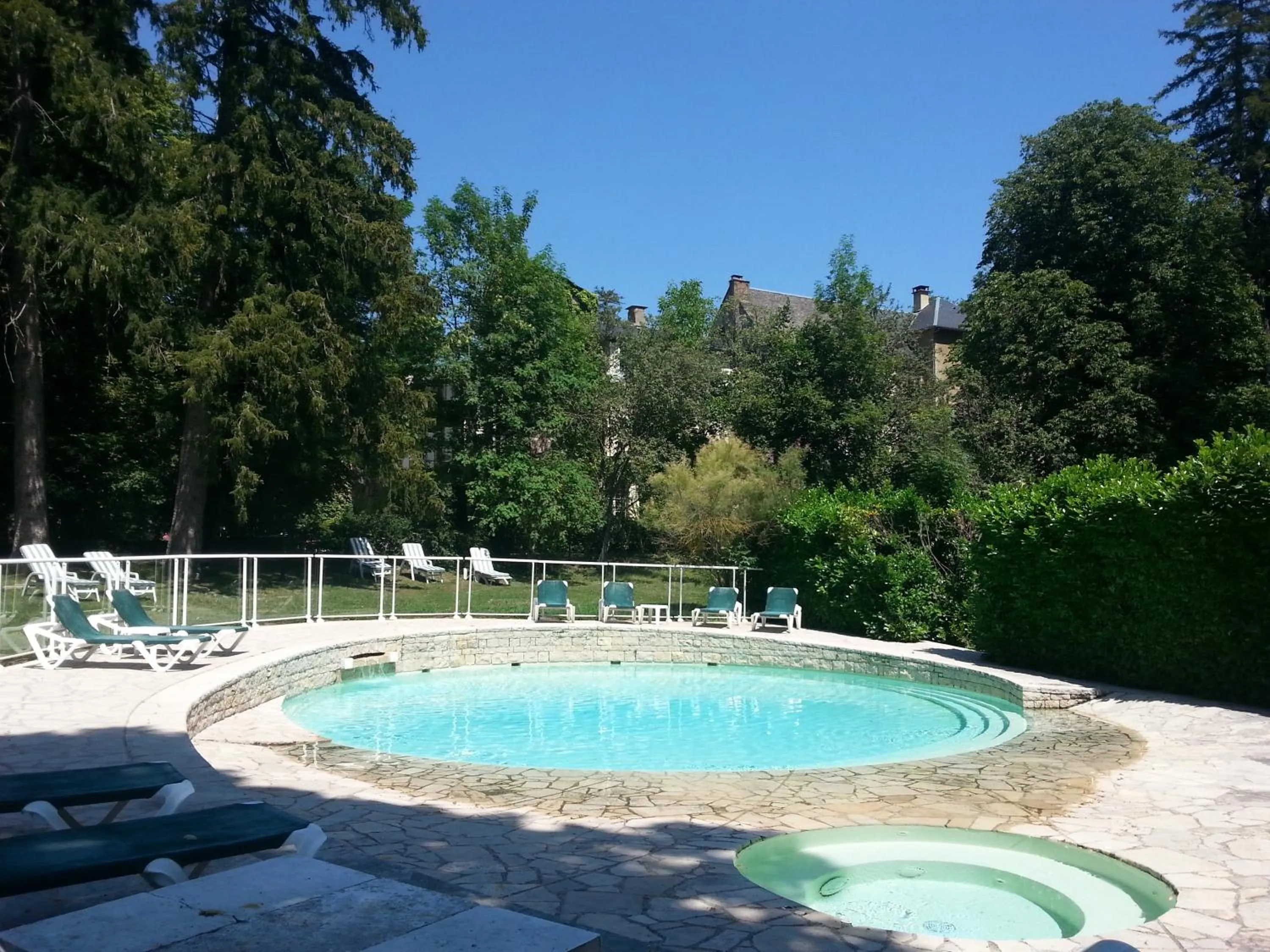 Swimming pool in Chateau d'Ayres - Hôtel & Spa