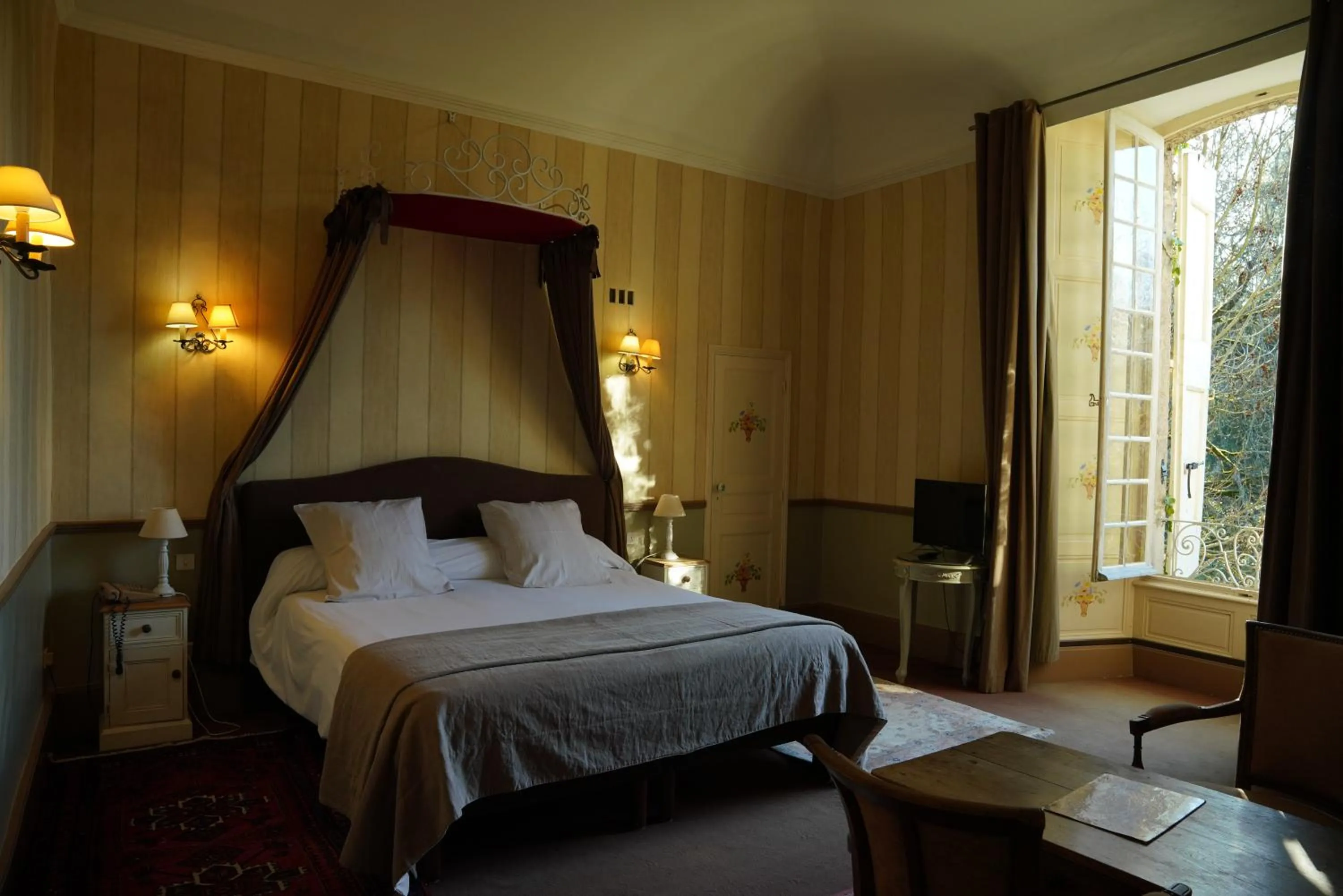 Bedroom, Bed in Chateau d'Ayres - Hôtel & Spa