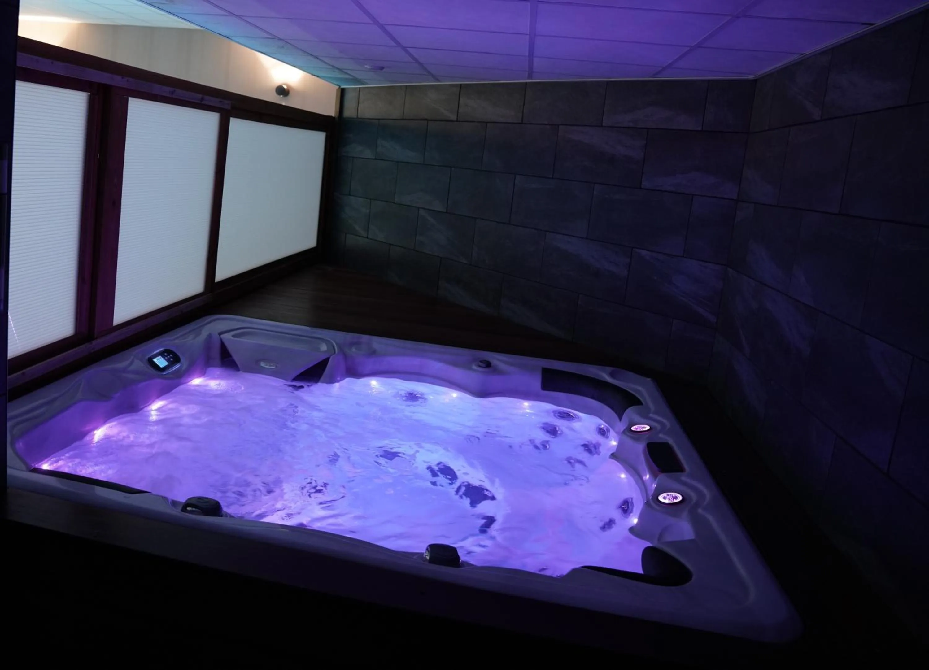 Spa and wellness centre/facilities in Chateau d'Ayres - Hôtel & Spa