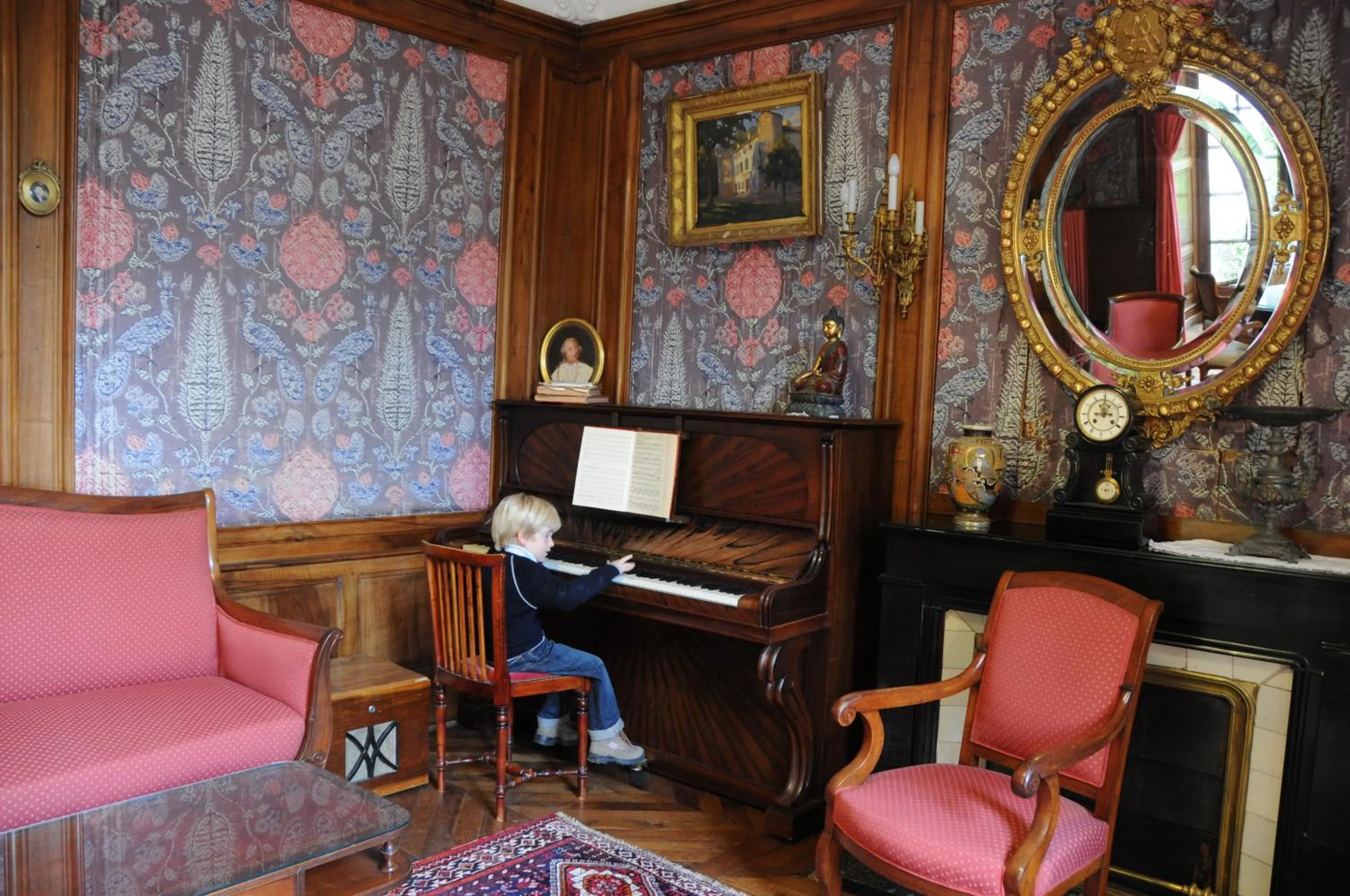 Communal lounge/ TV room in Chateau d'Ayres - Hôtel & Spa