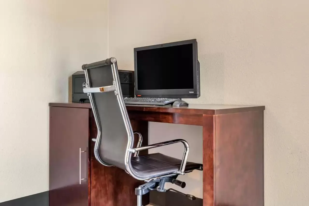 Business facilities in Comfort Suites Southport - Oak Island