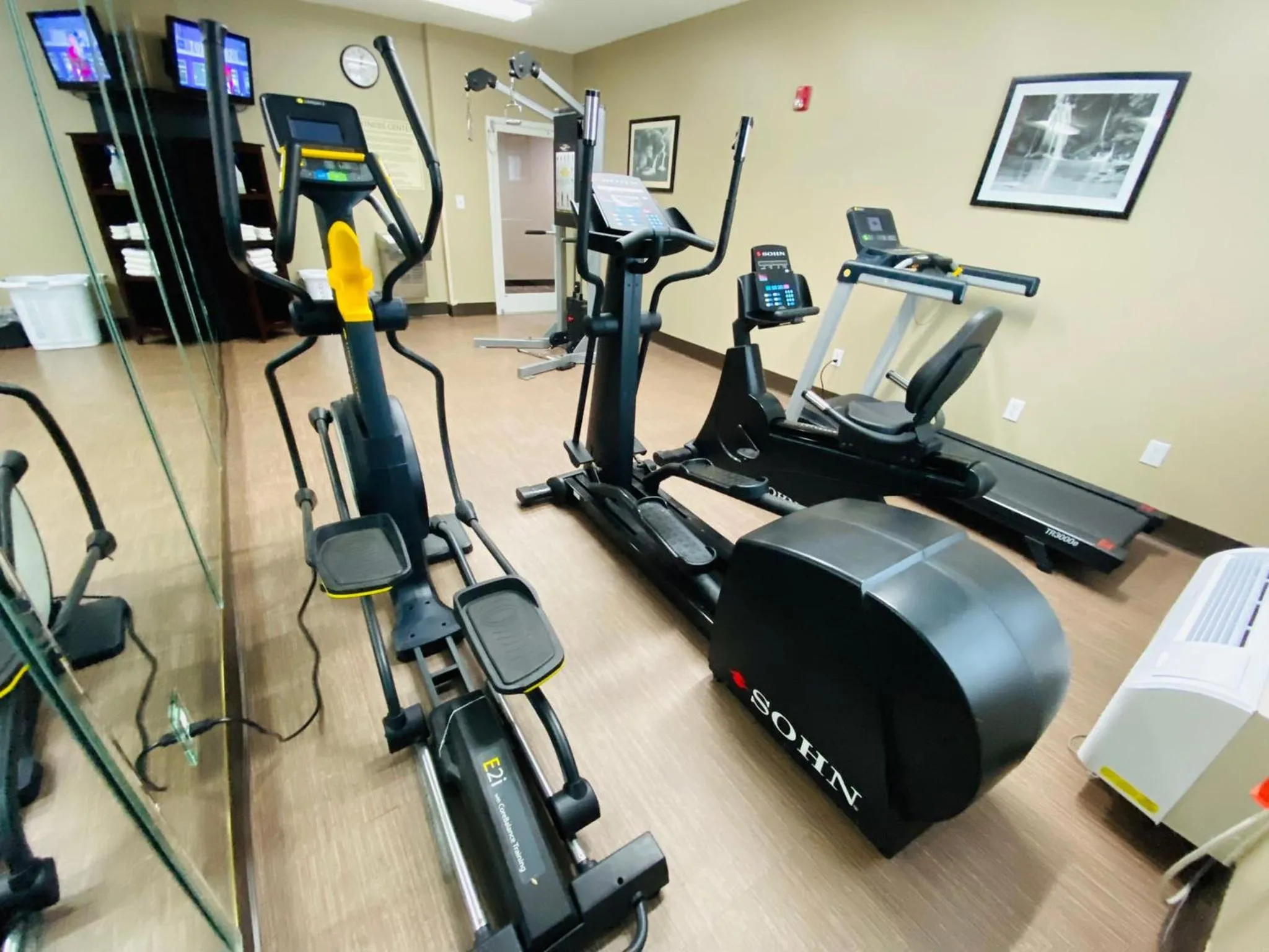 Fitness centre/facilities in Sleep Inn & Suites Jacksonville near Camp Lejeune