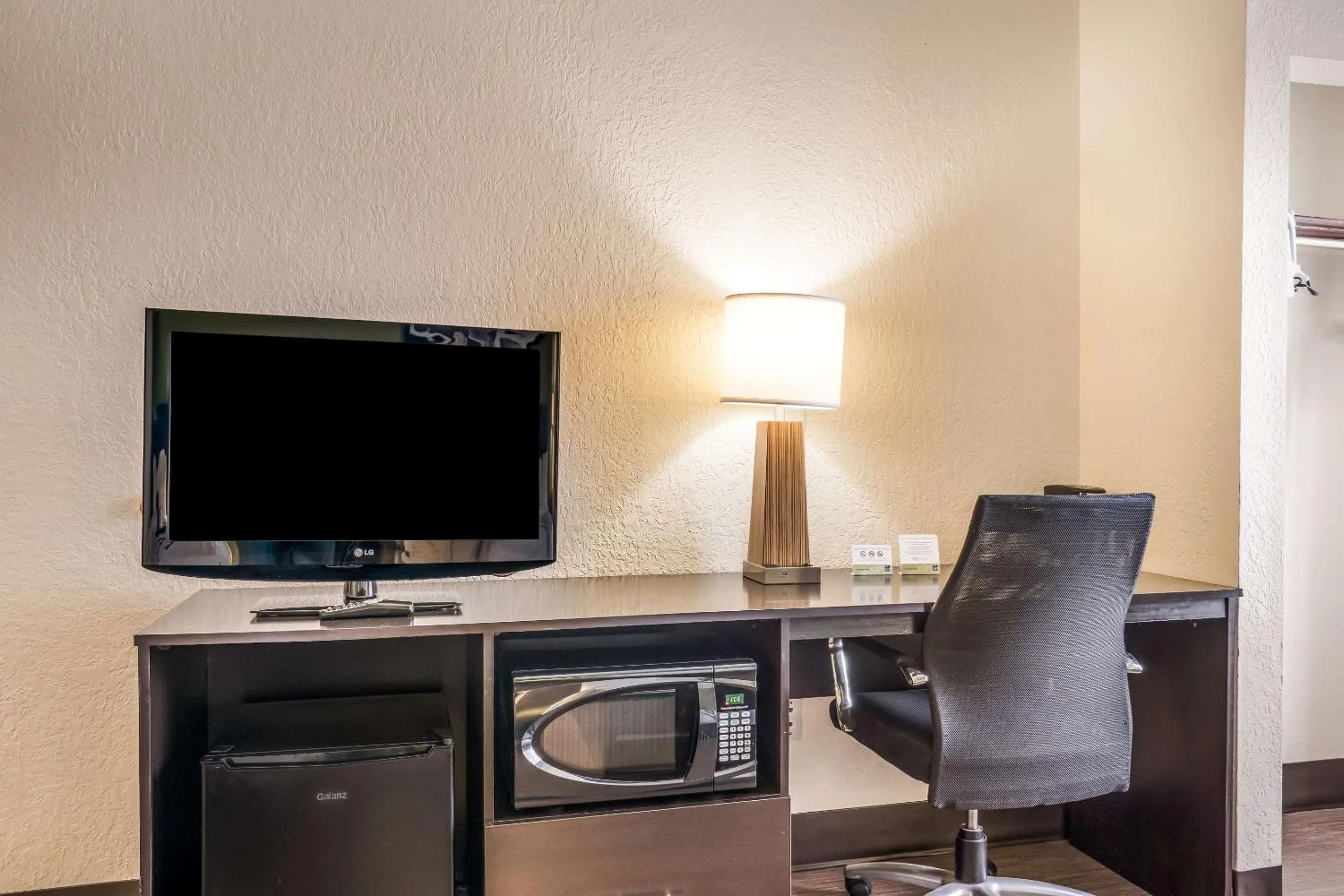 Bedroom in Sleep Inn & Suites Jacksonville near Camp Lejeune