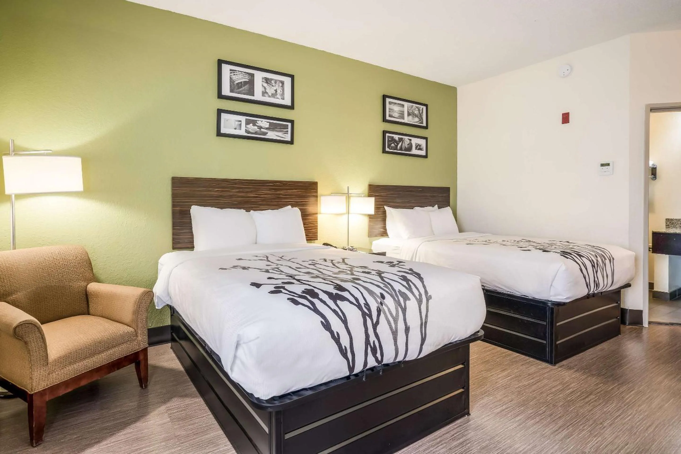 Bedroom, Bed in Sleep Inn & Suites Jacksonville near Camp Lejeune