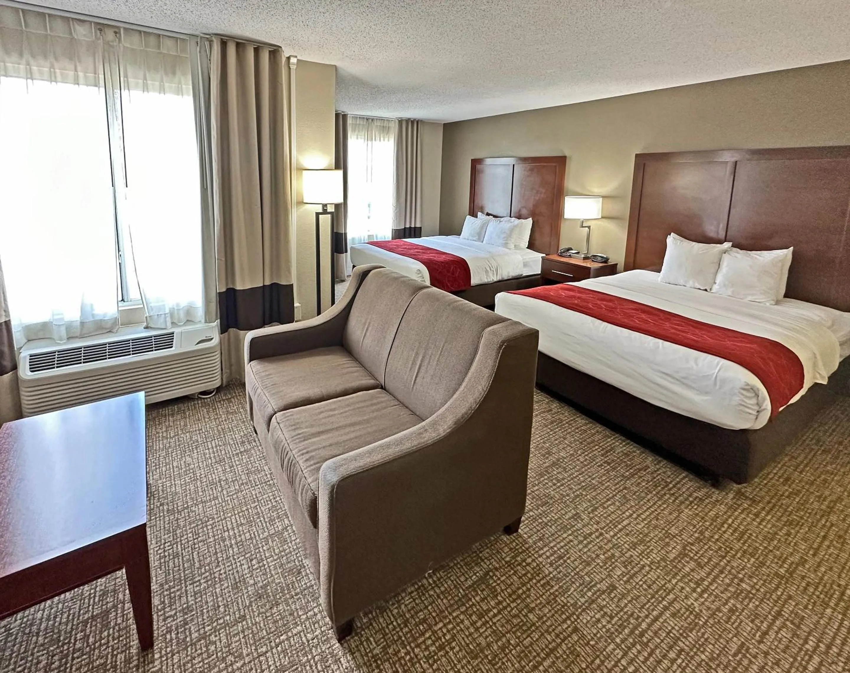 Bedroom, Bed in Comfort Suites Concord Mills