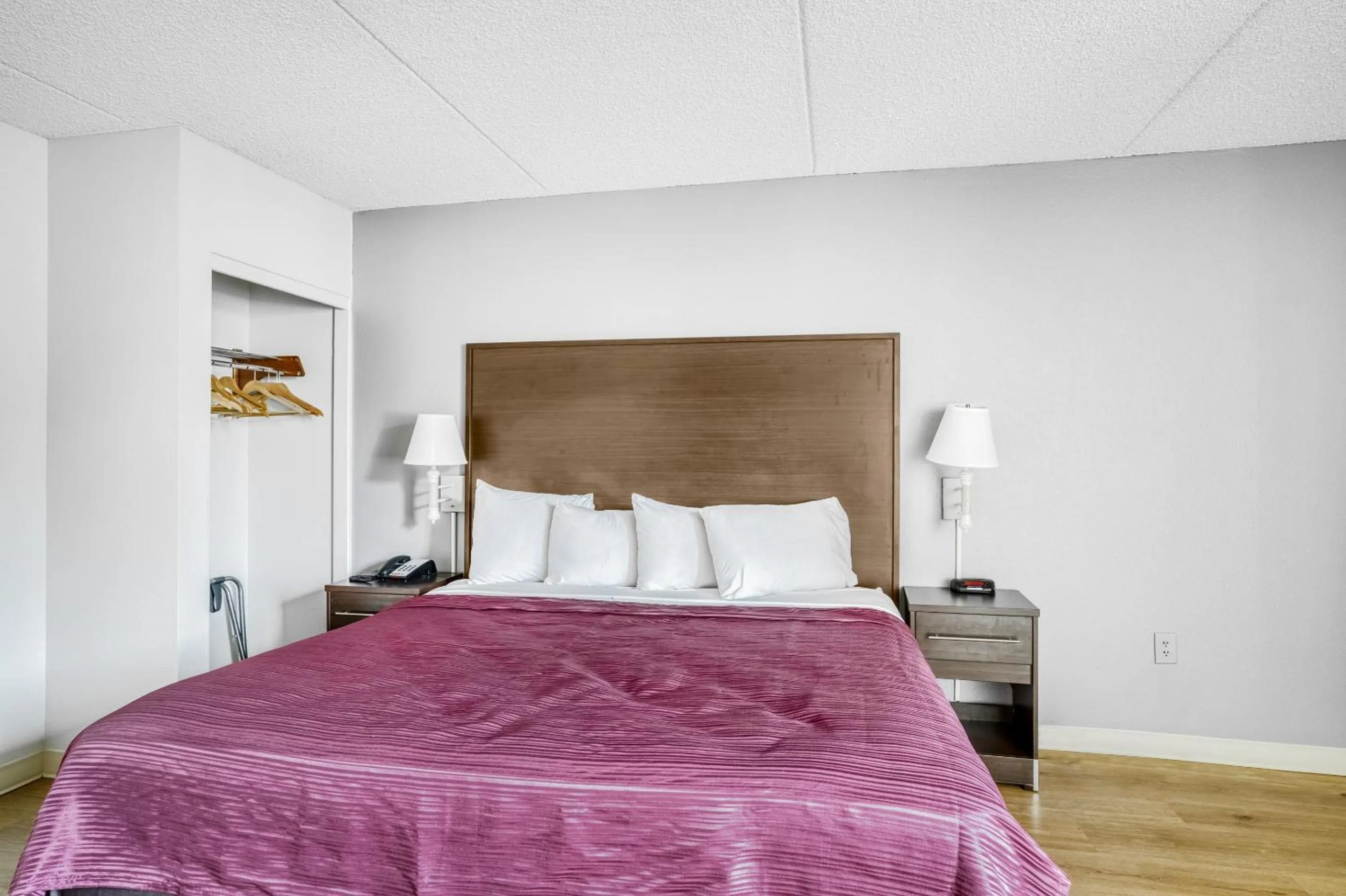 Bedroom in OYO Hotel Burlington South