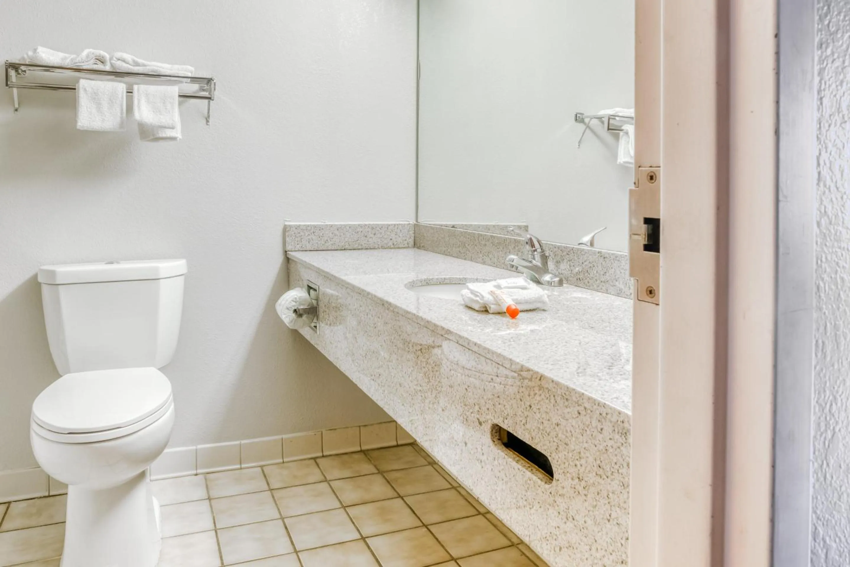 Bedroom in OYO Hotel Burlington South