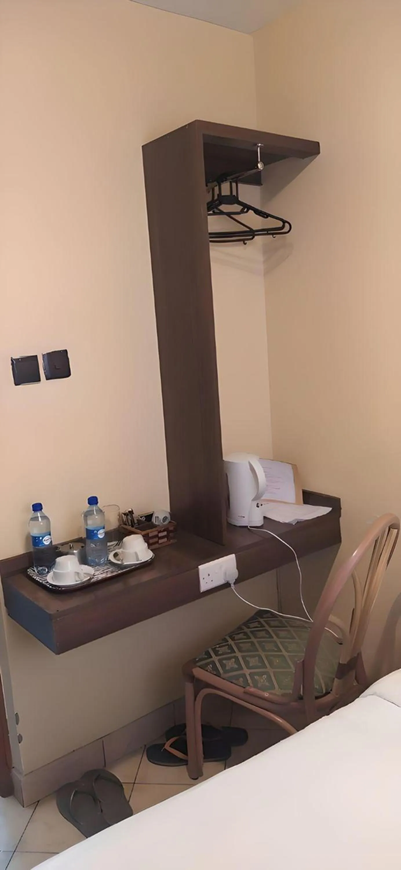 hair dresser, Bed in Plus254 Hotel