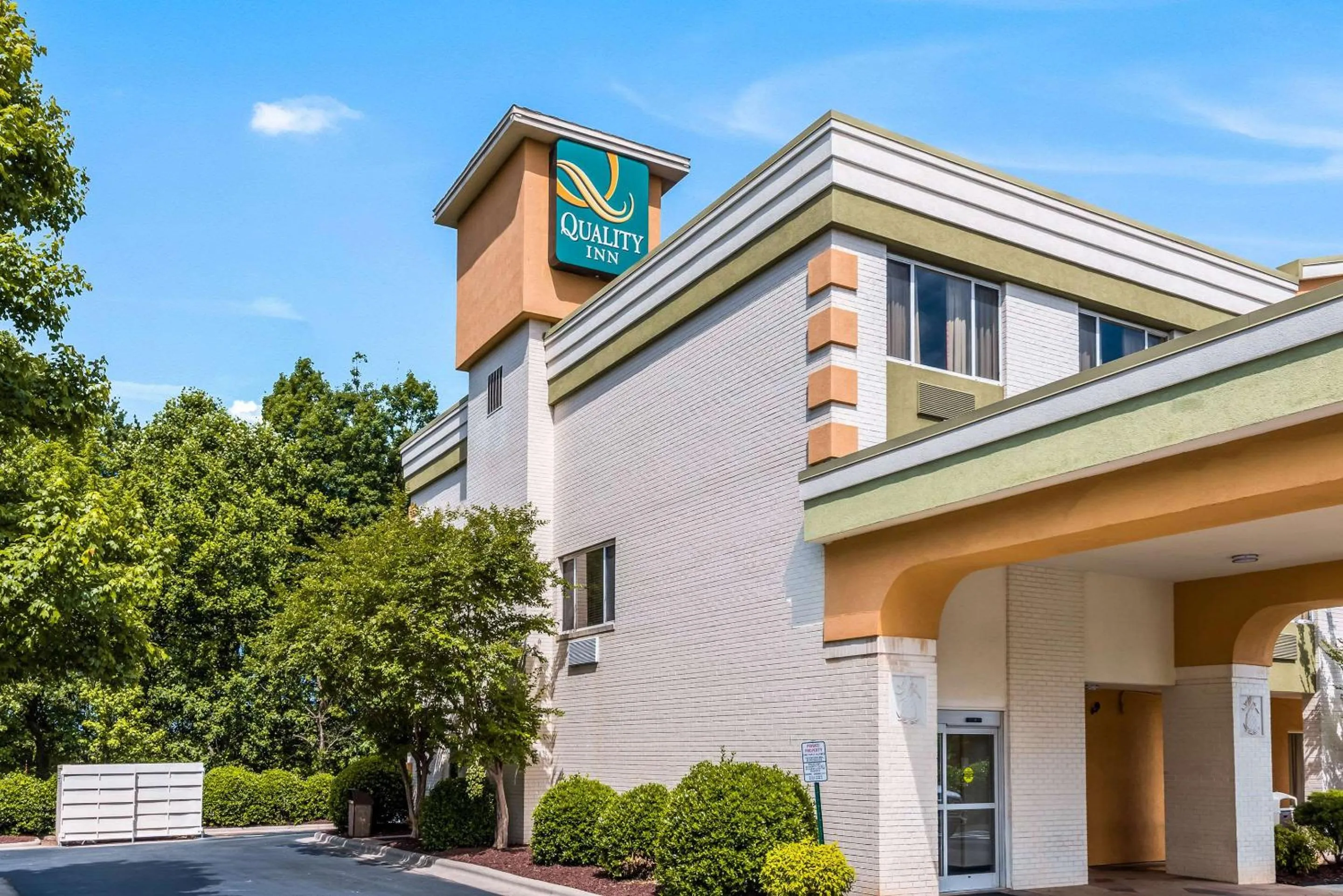 Property building in Quality Inn Huntersville near Lake Norman