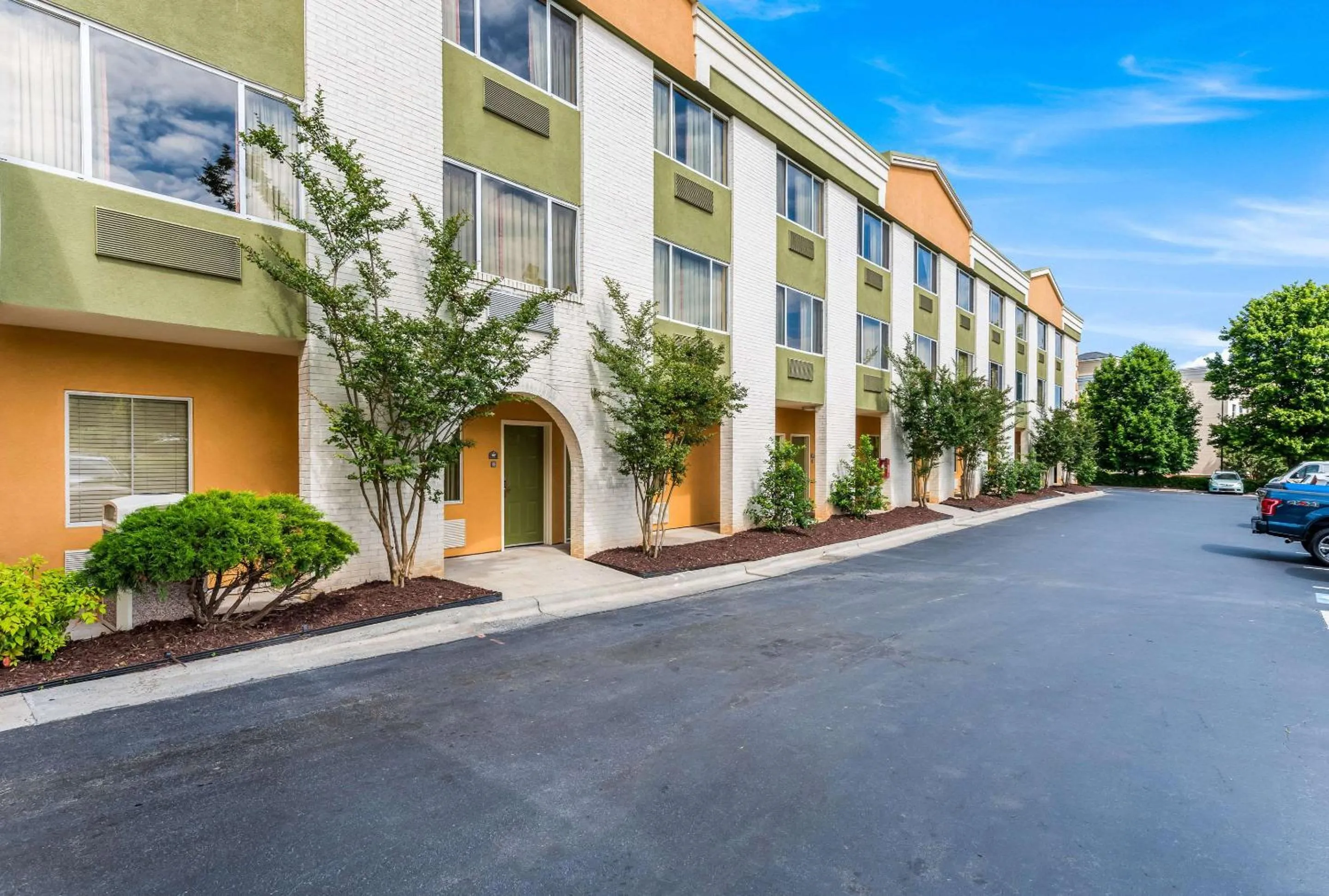 Property building in Quality Inn Huntersville near Lake Norman