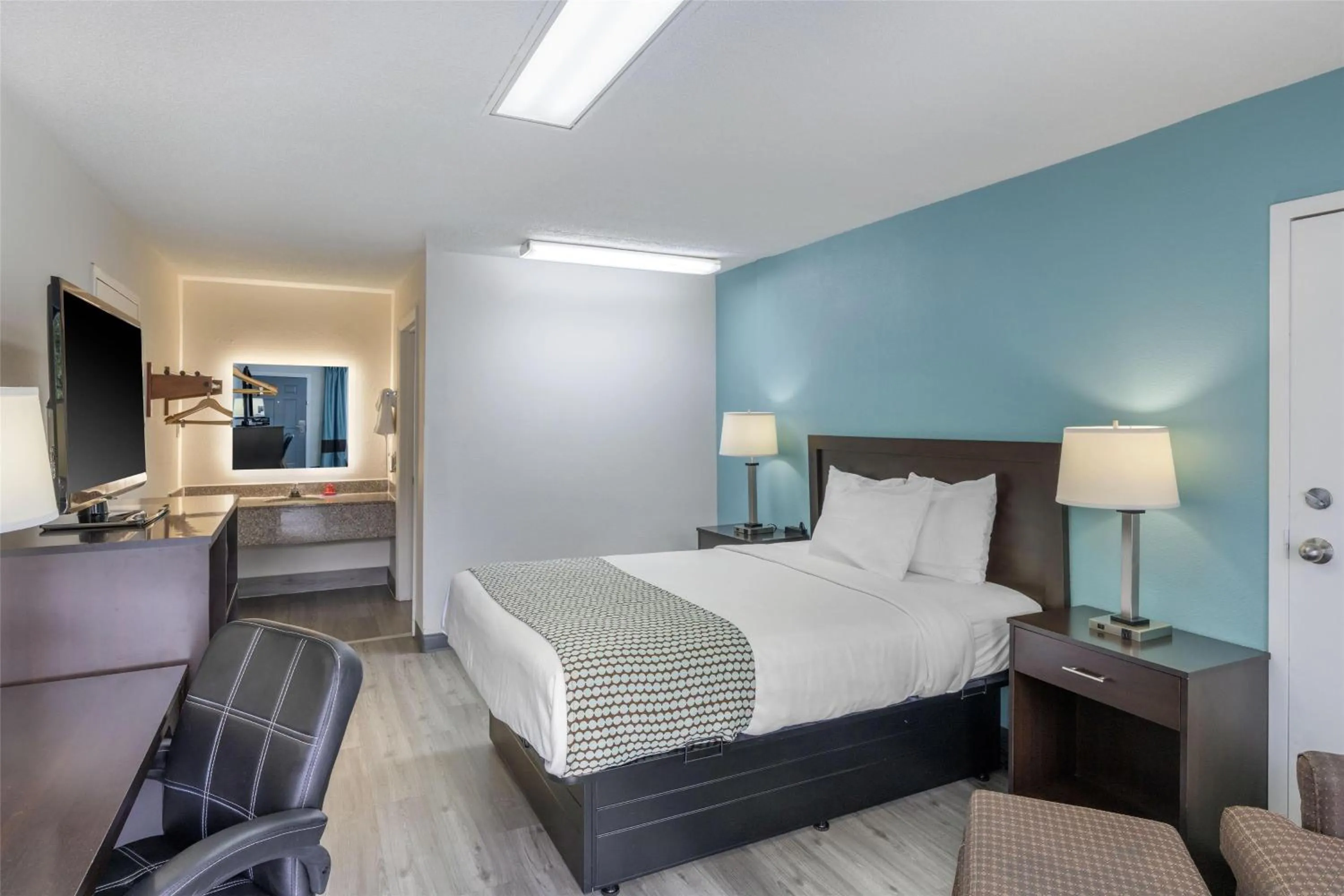 Bedroom, Bed in SureStay Plus Hotel by Best Western Asheboro